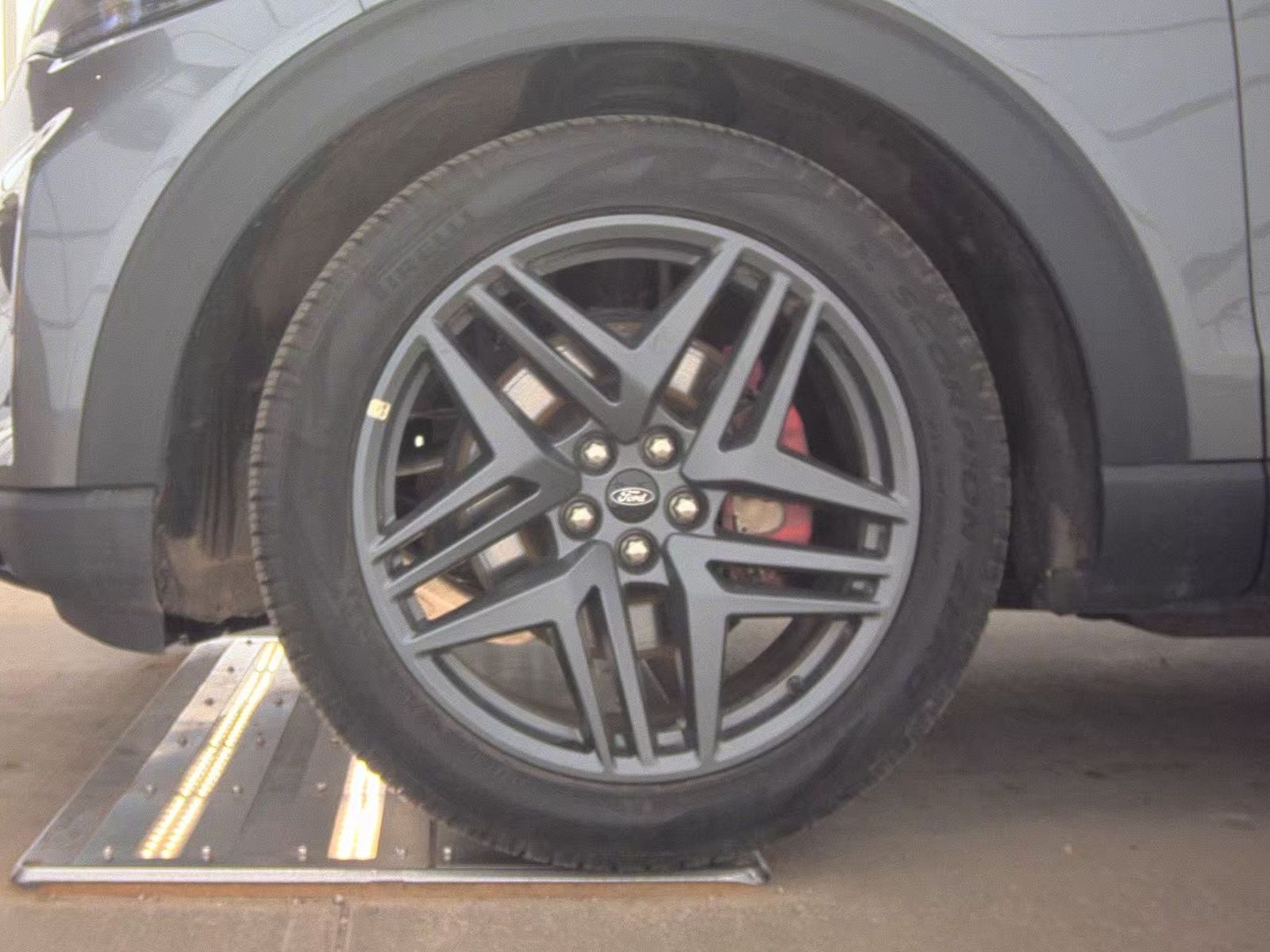 FORD EXPLORER - 9