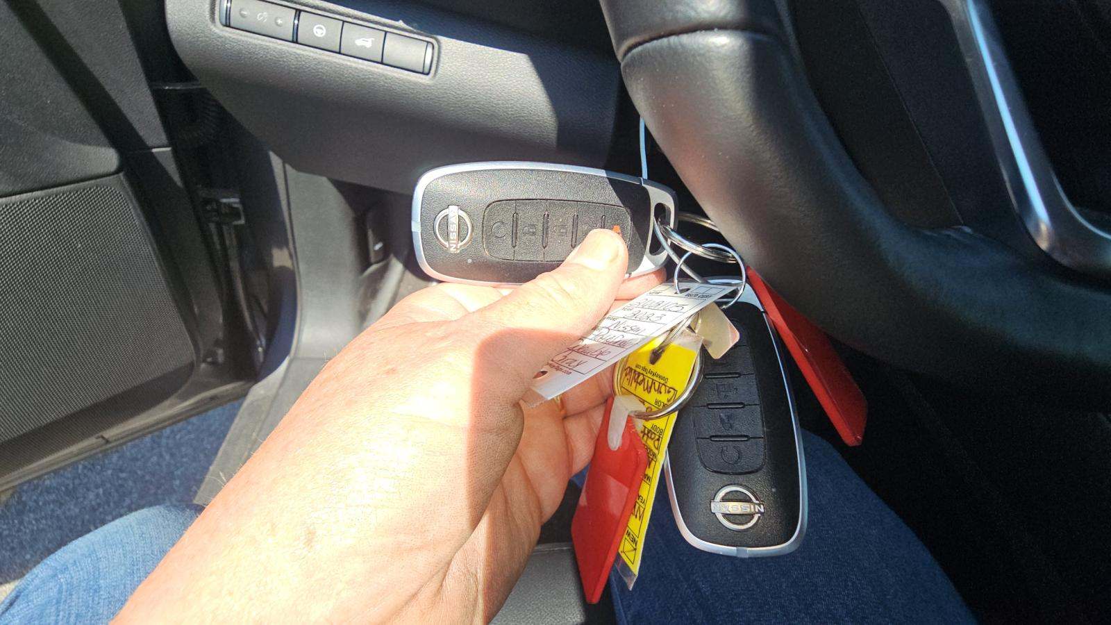 2023 Nissan Pathfinder SL FWD