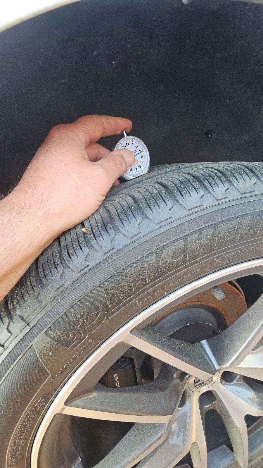 2022 Porsche Macan Base AWD