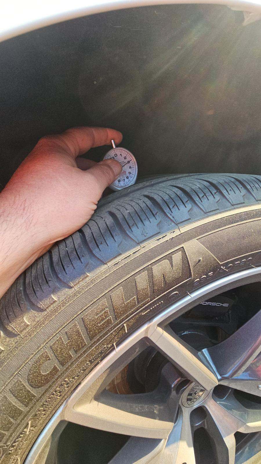 2022 Porsche Macan Base AWD