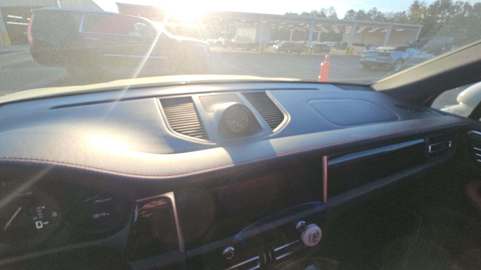 2022 Porsche Macan Base AWD