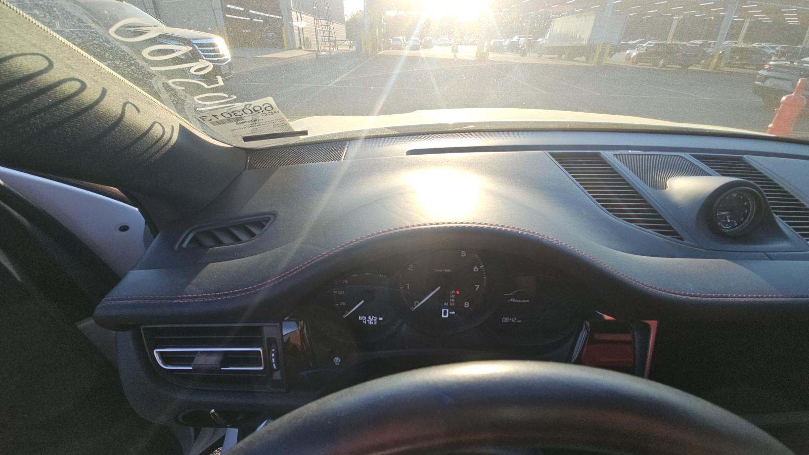 2022 Porsche Macan Base AWD