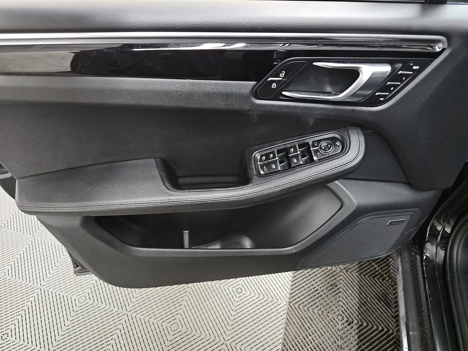 2022 Porsche Macan Base AWD