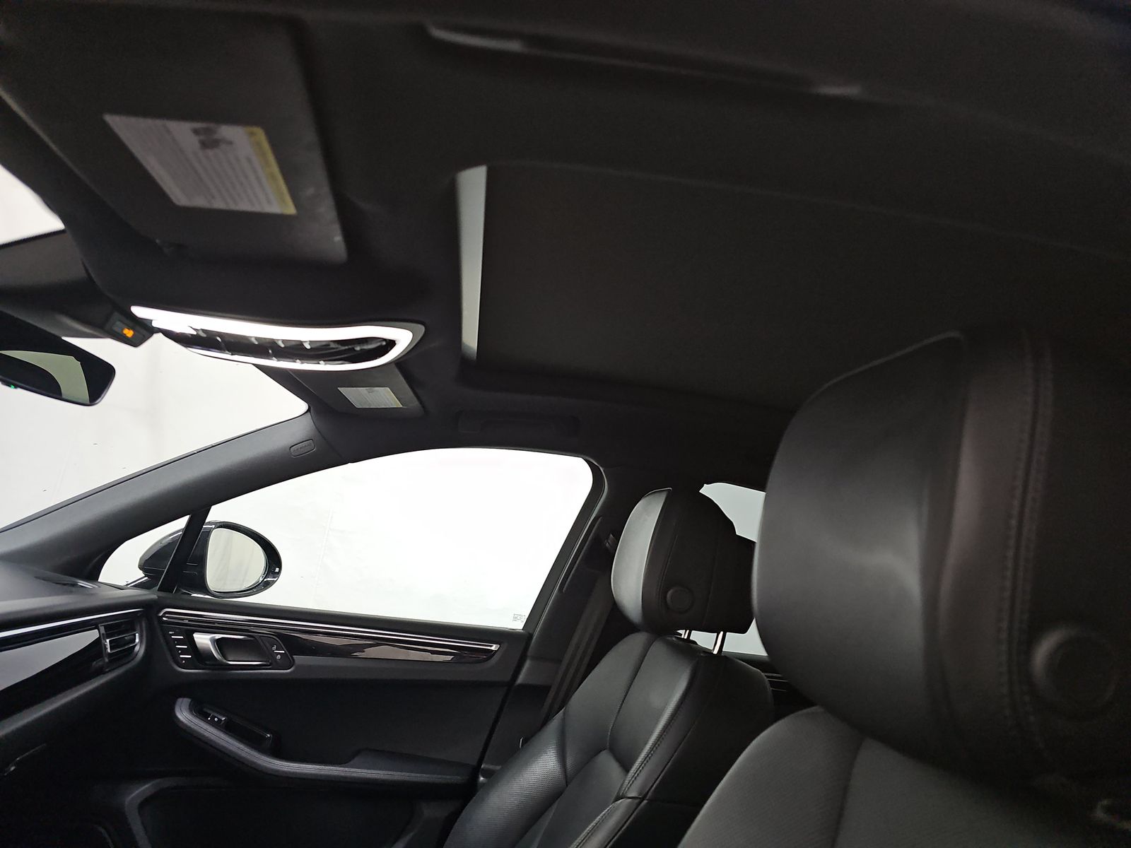 2022 Porsche Macan Base AWD