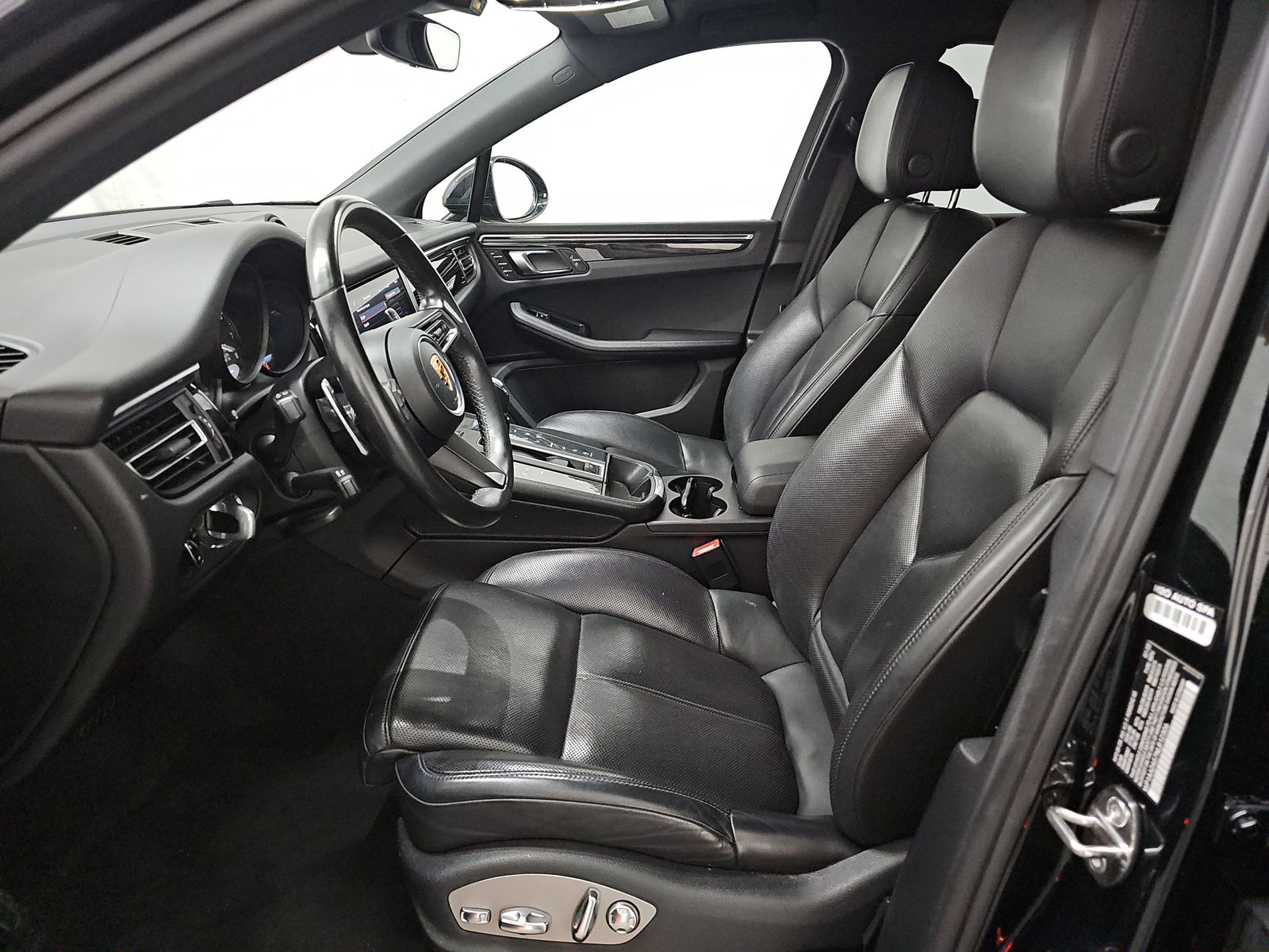 2022 Porsche Macan Base AWD