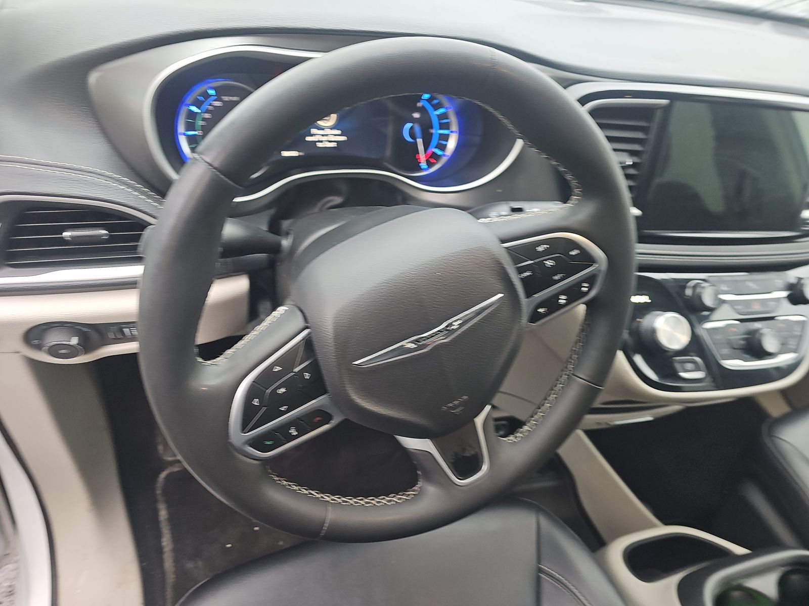 2024 Chrysler Pacifica Hybrid Select FWD