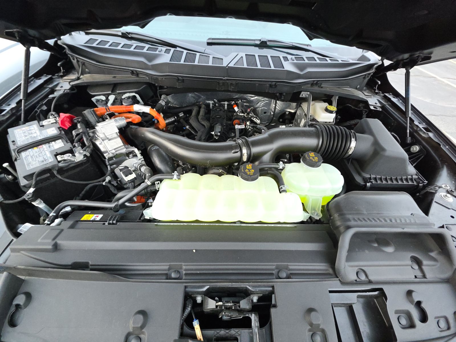 2025 Ford F-150 Hybrid Lariat AWD