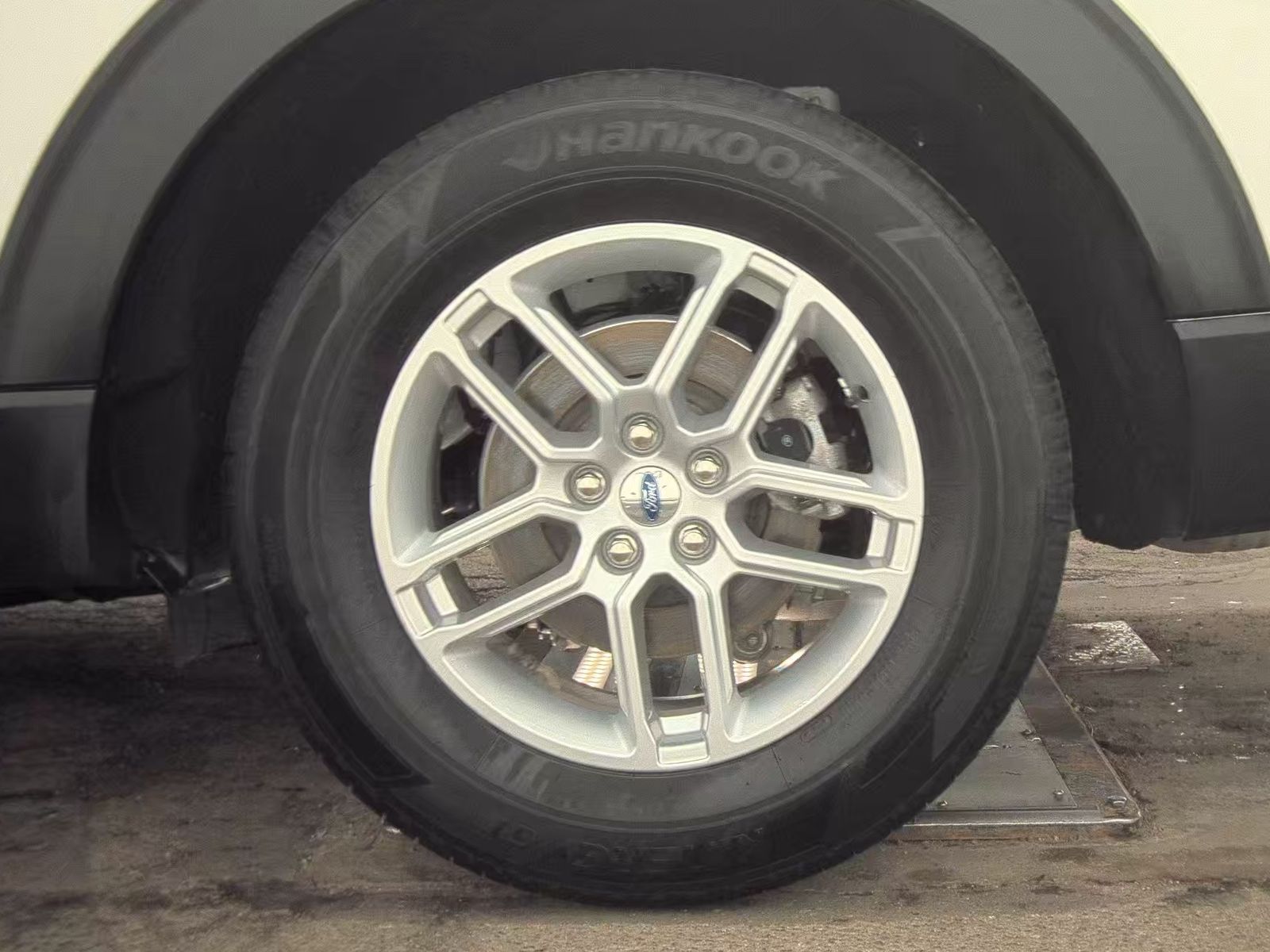 2025 Ford Explorer Active AWD