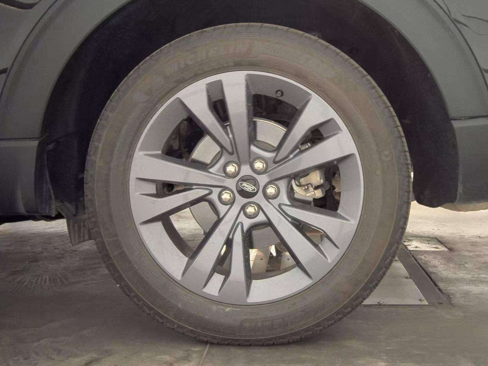 2025 Ford Explorer Active AWD