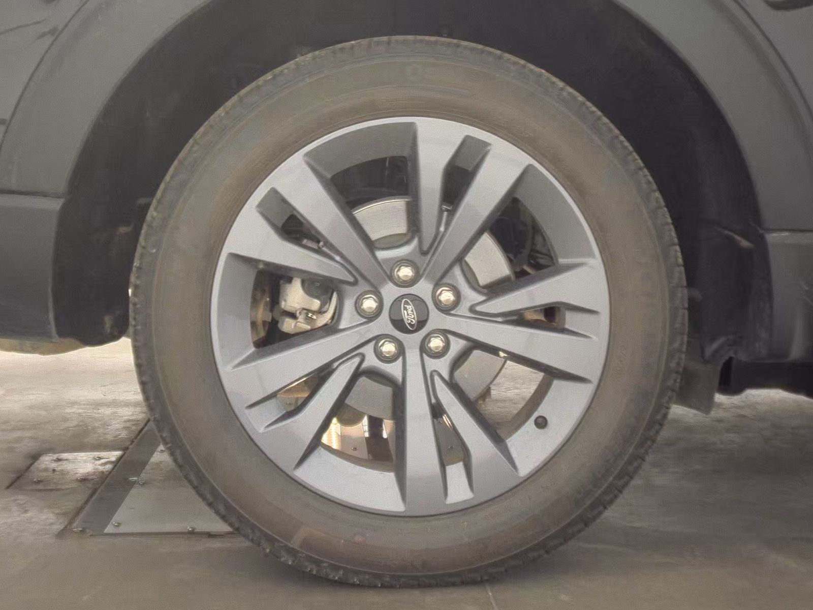 2025 Ford Explorer Active AWD