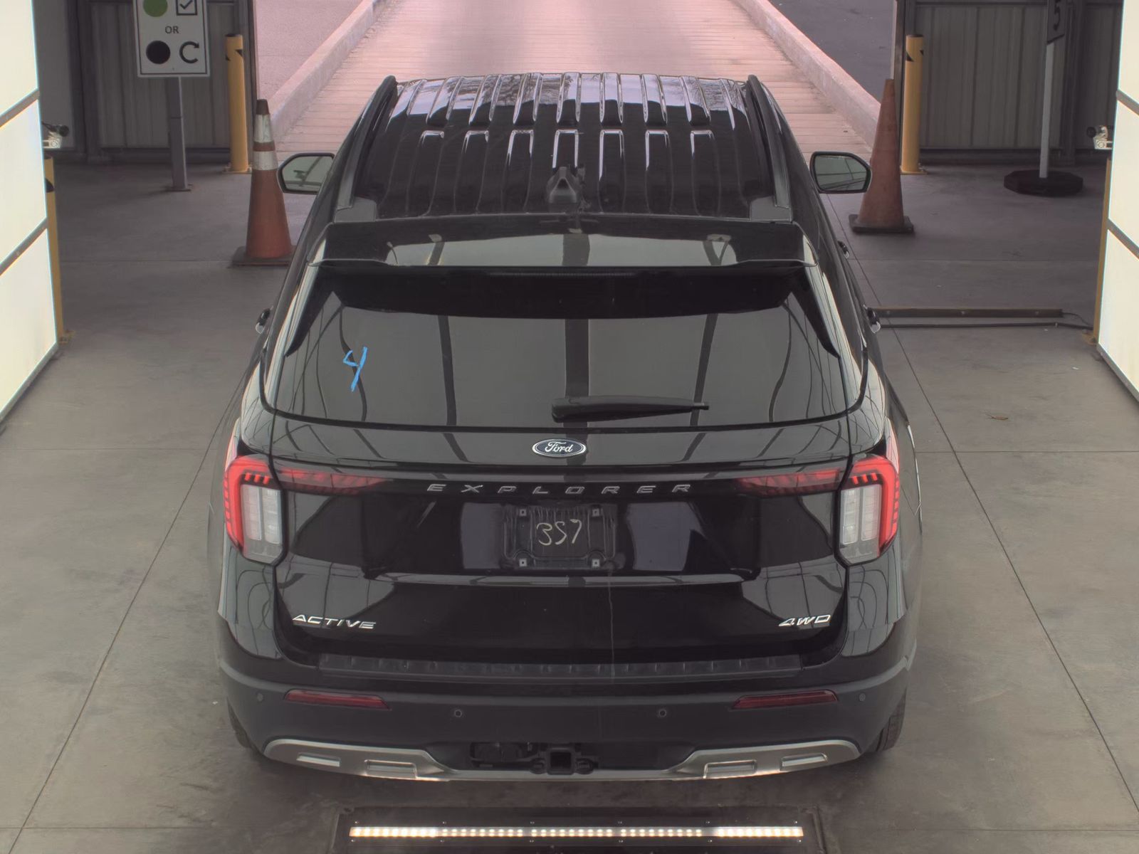 2025 Ford Explorer Active AWD