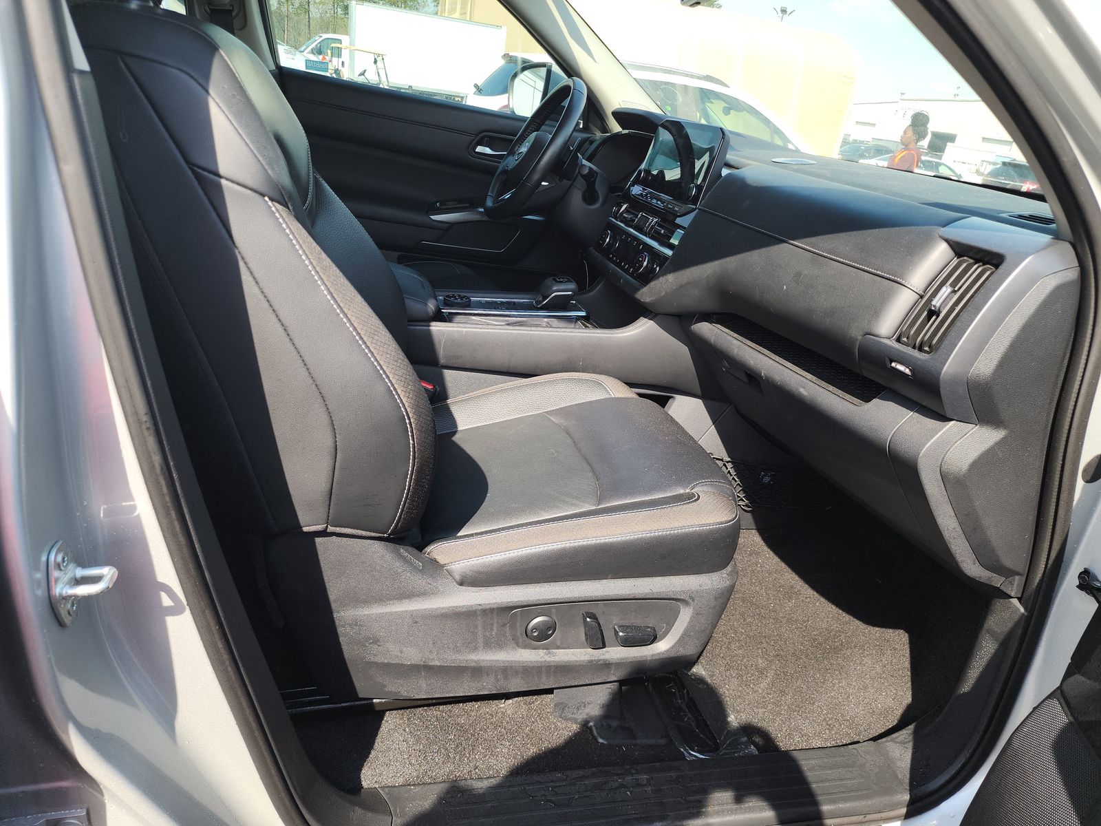 2023 Nissan Pathfinder SL AWD