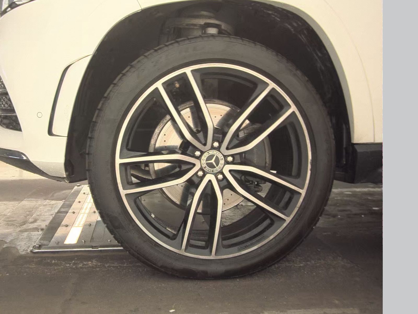 MERCEDES-BENZ GLS - 10