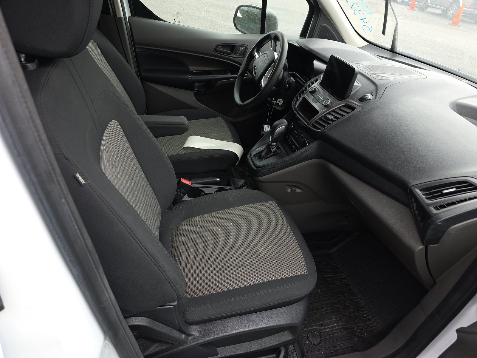 FORD TRANSIT CONNECT - 9