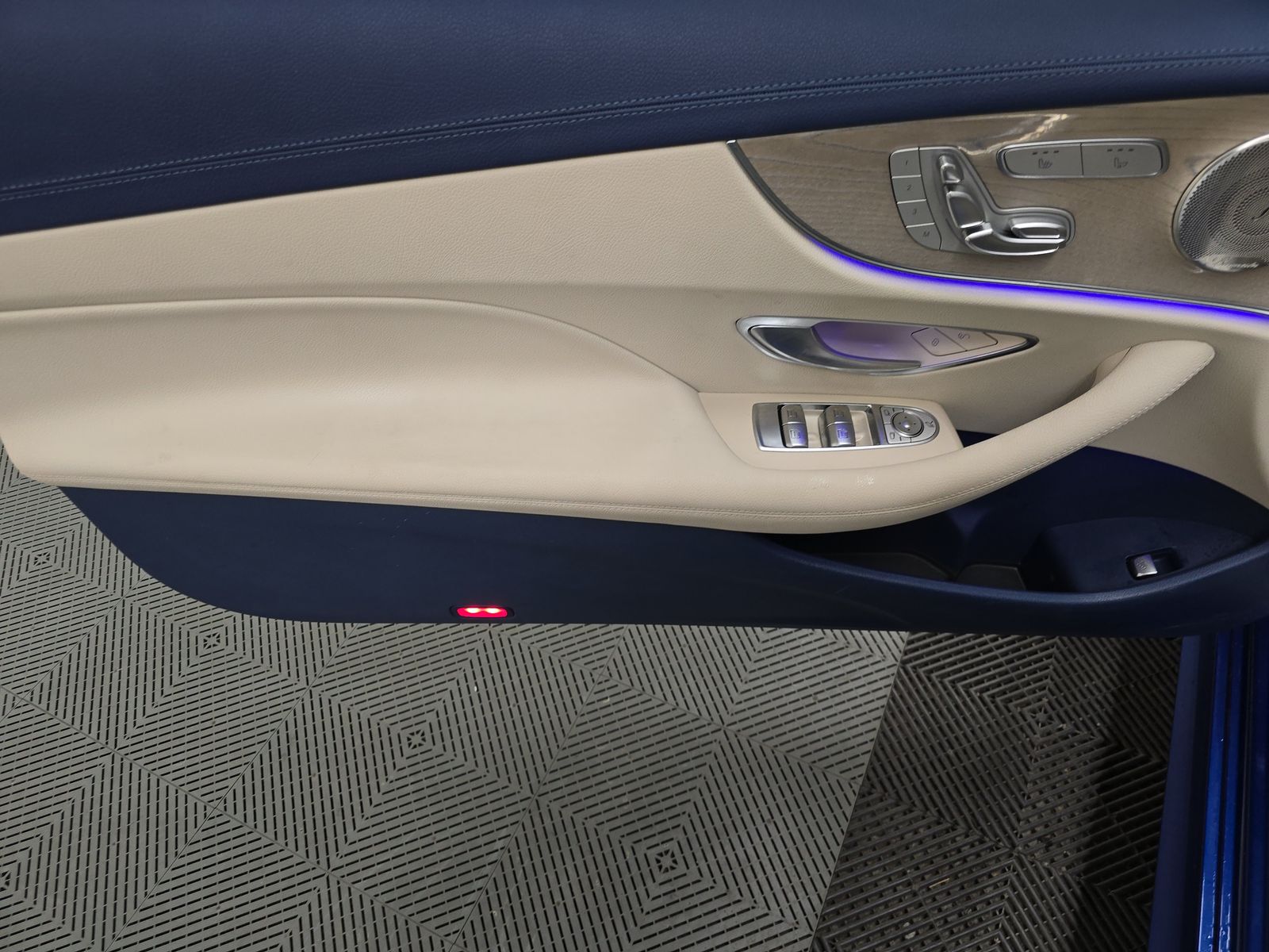 MERCEDES-BENZ E-CLASS - 10