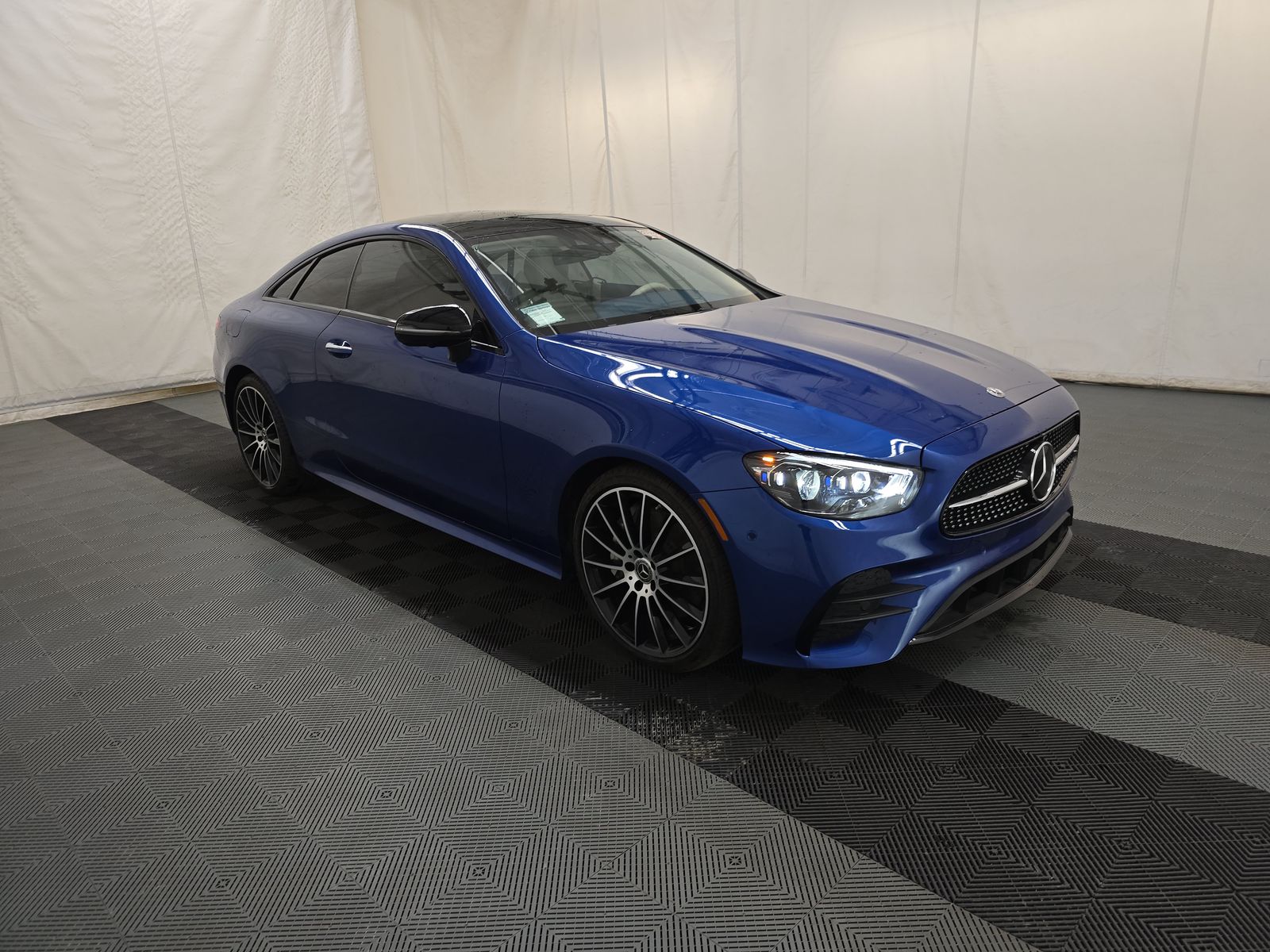 MERCEDES-BENZ E-CLASS - 4