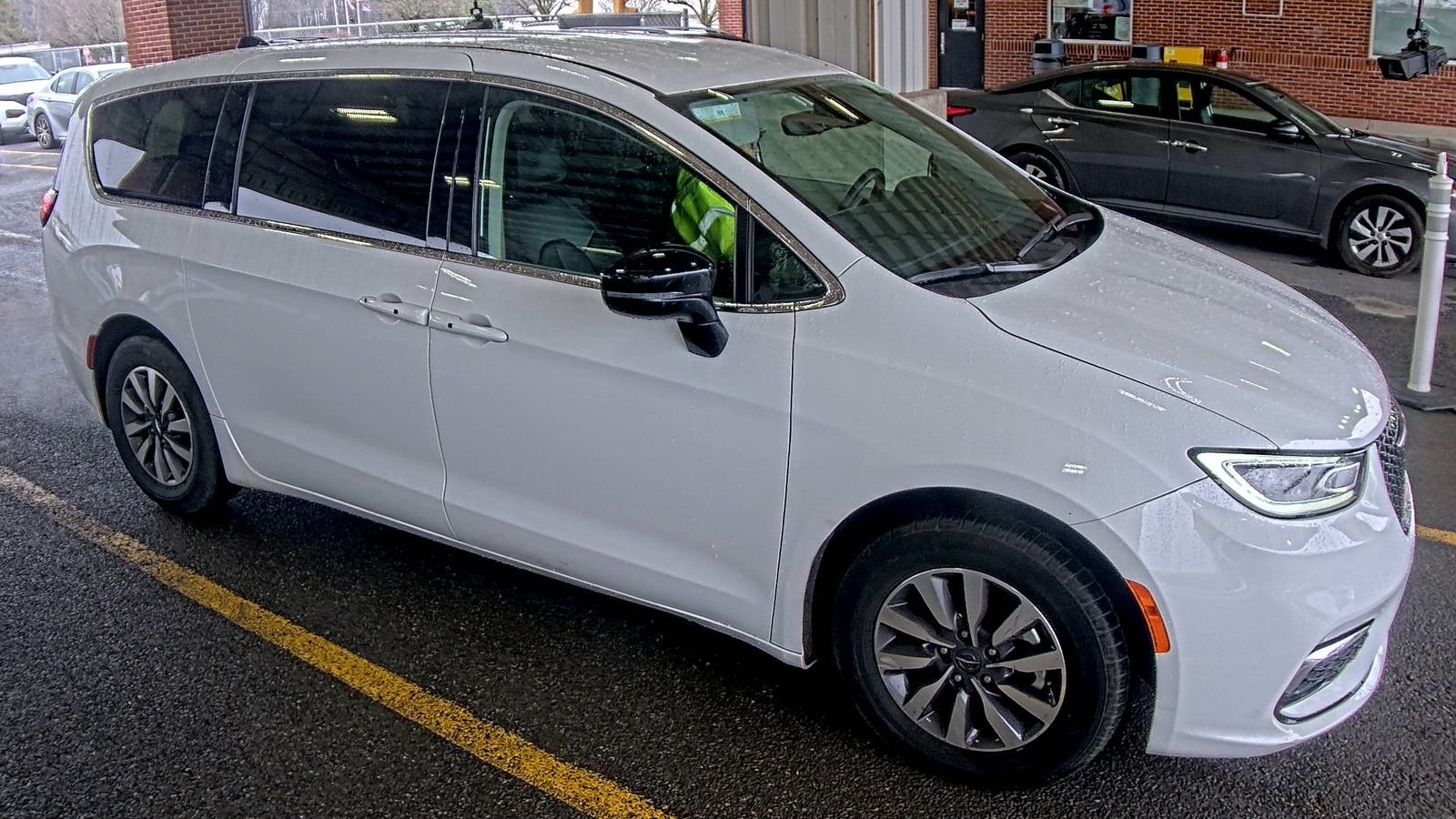 2024 Chrysler Pacifica Hybrid Select FWD