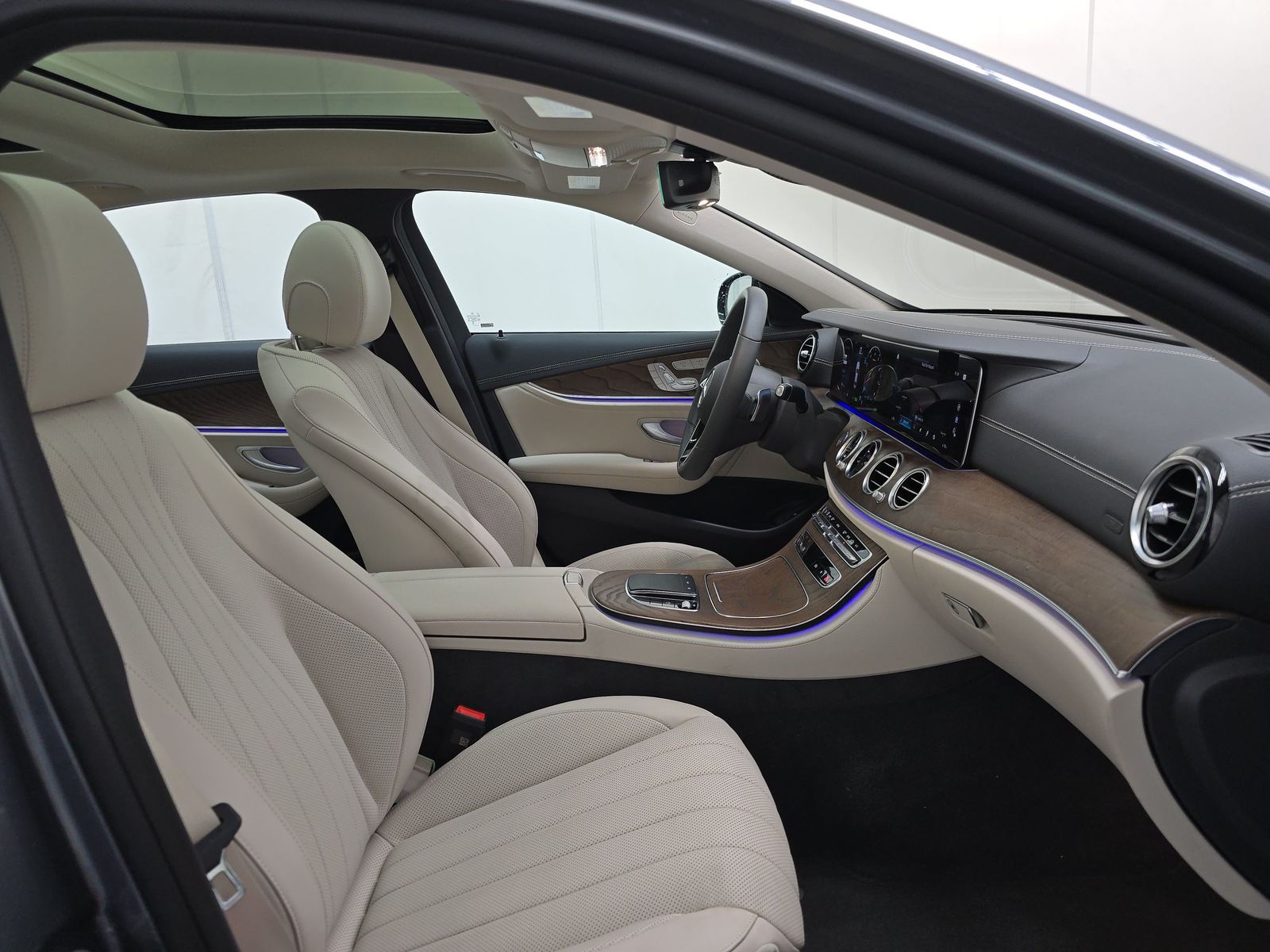 MERCEDES-BENZ E-CLASS - 9