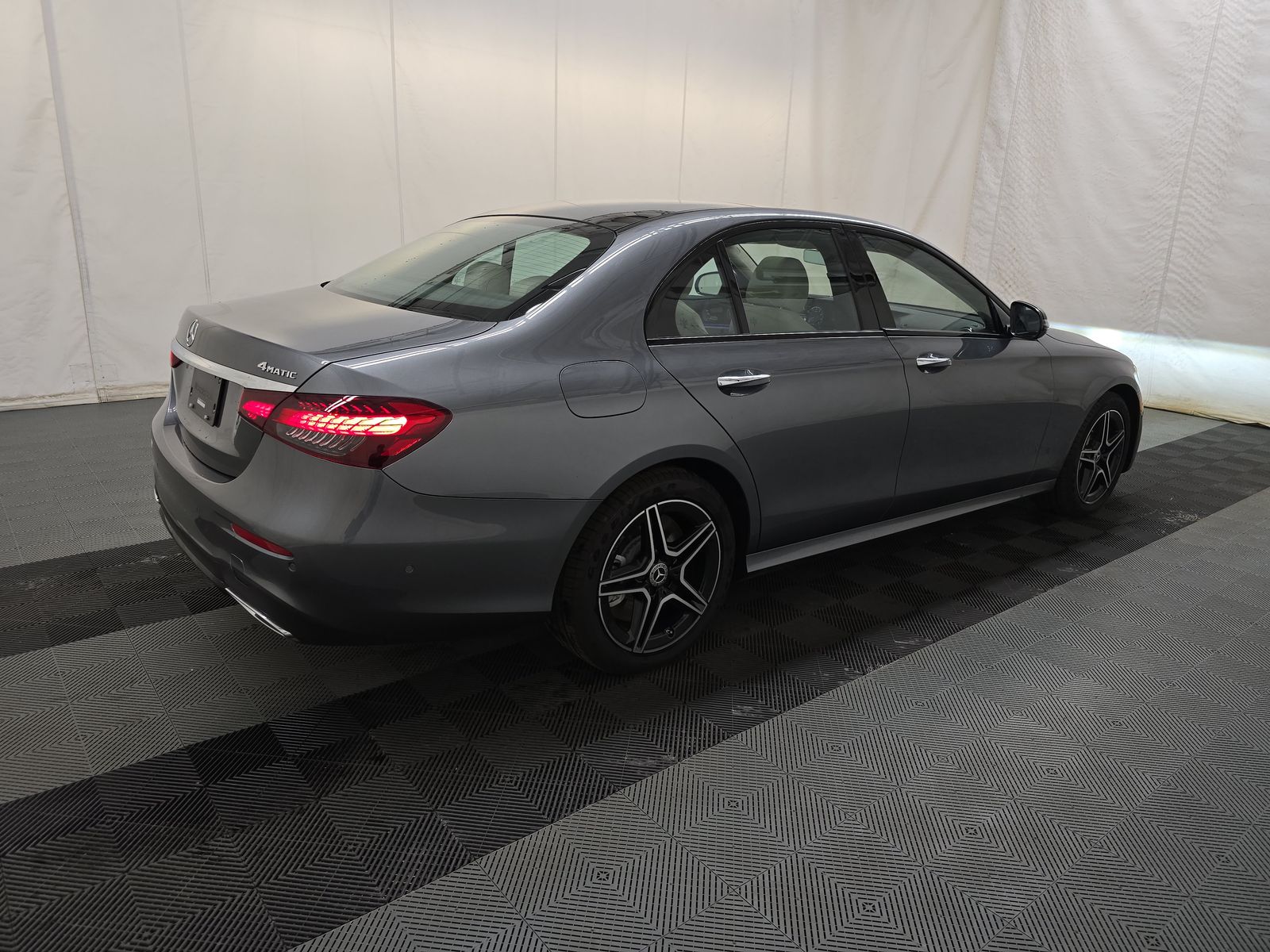 MERCEDES-BENZ E-CLASS - 5