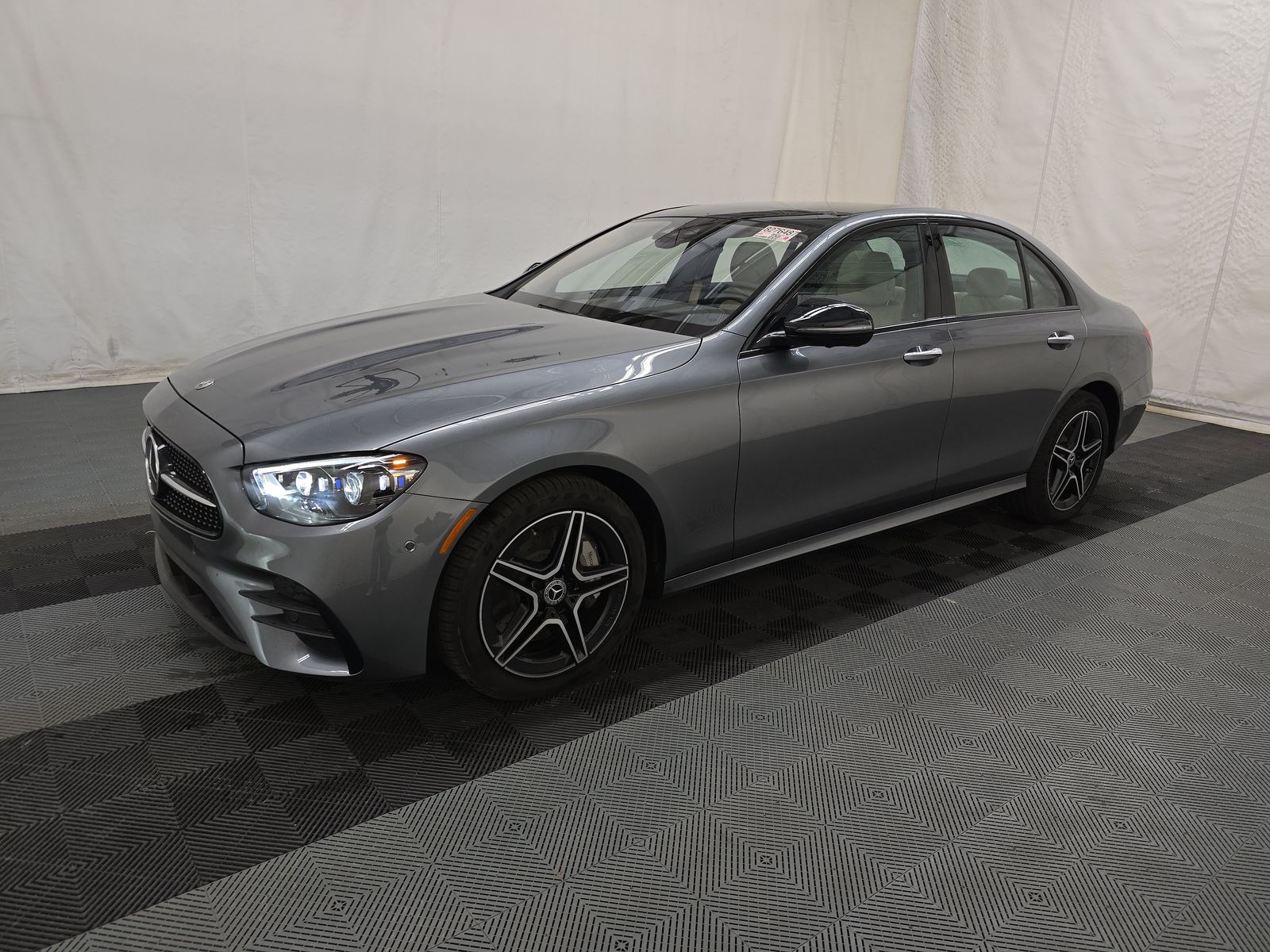 MERCEDES-BENZ E-CLASS - 1