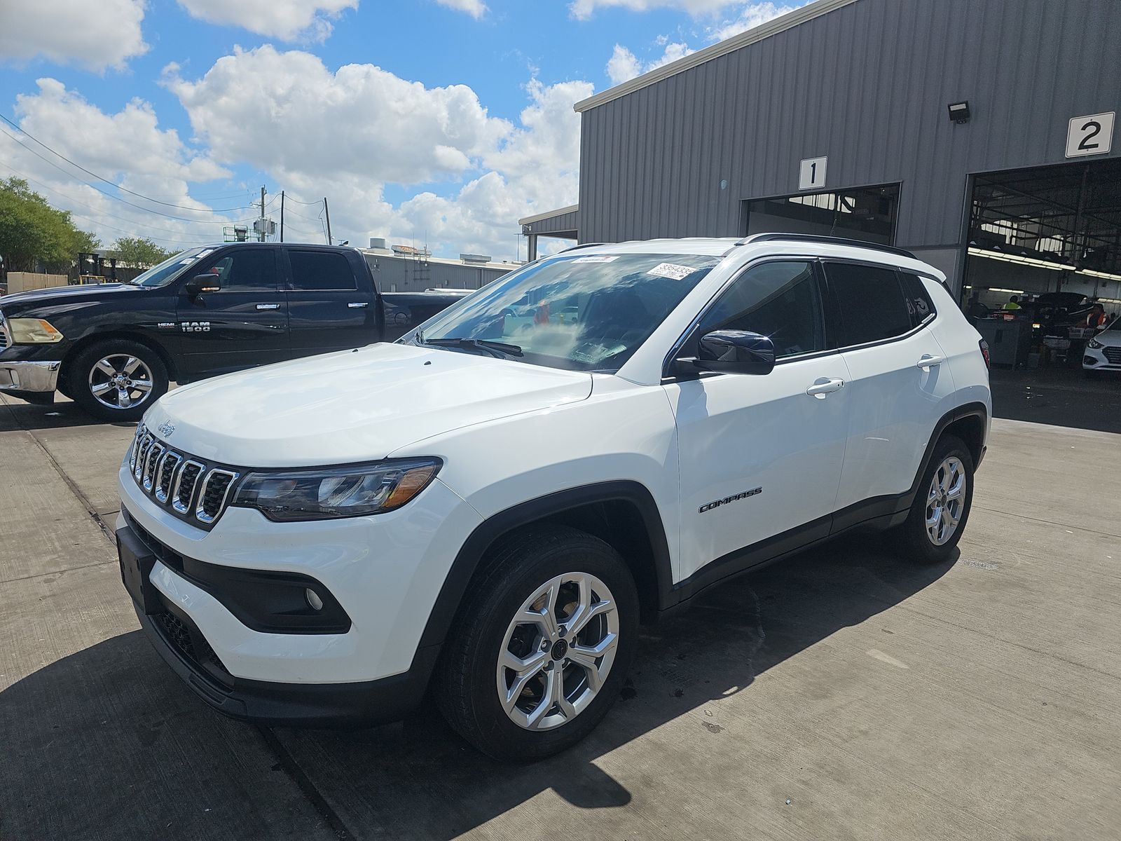 JEEP LATITUDE - 1