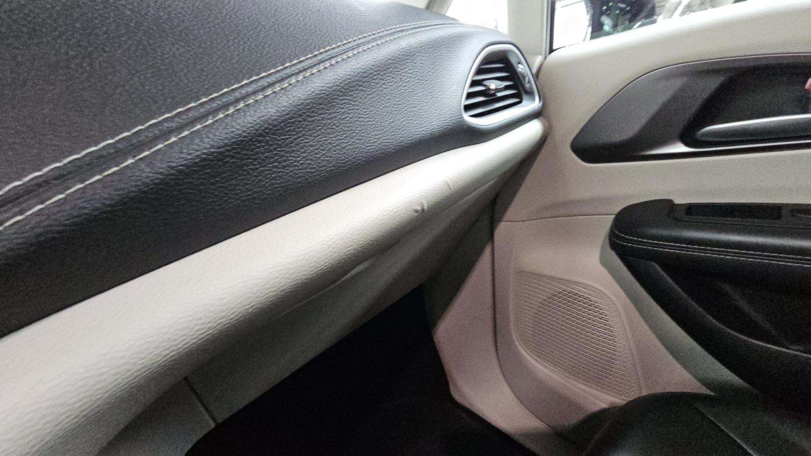 2024 Chrysler Pacifica Hybrid Select FWD