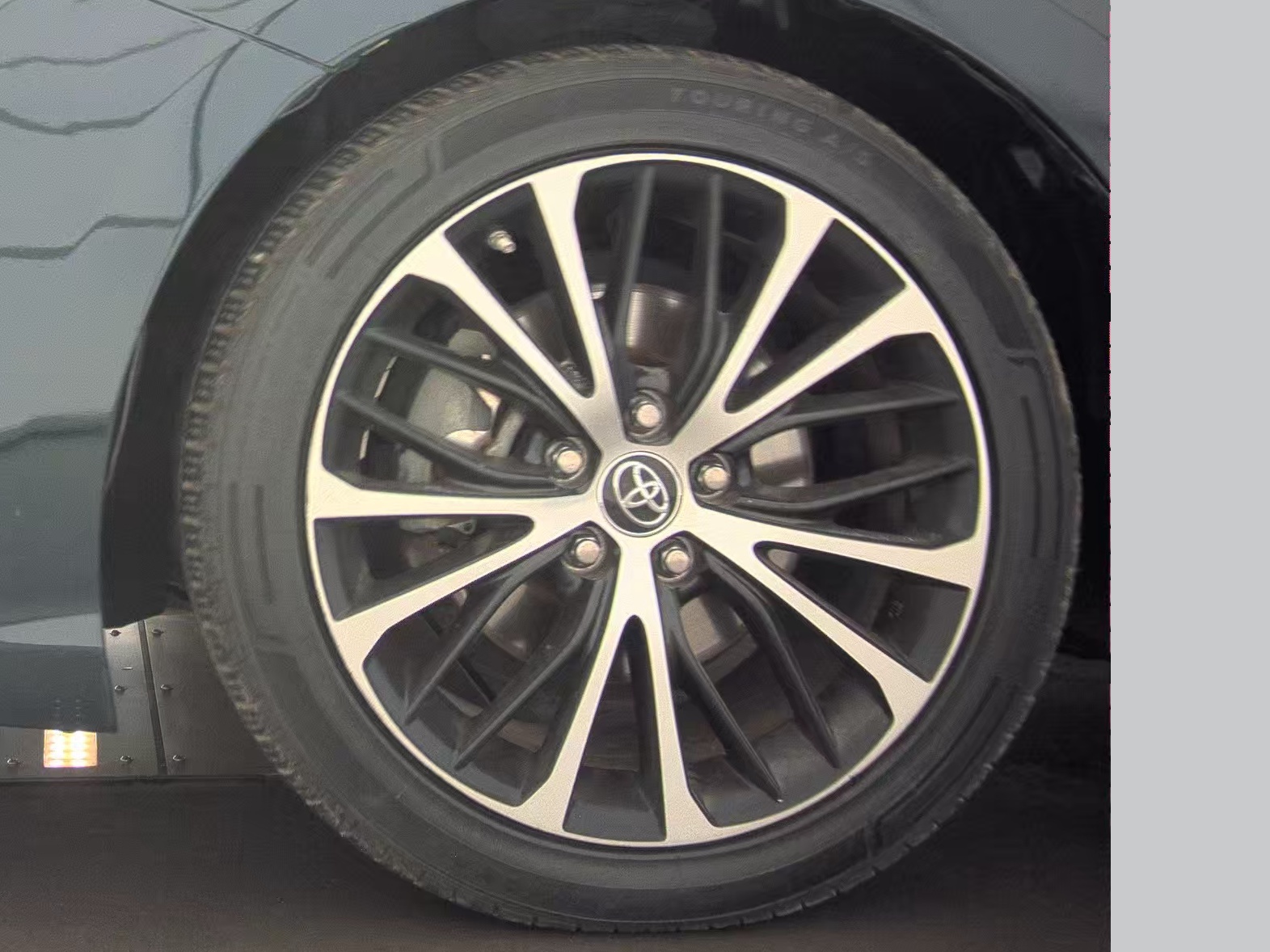 2019 Toyota Camry SE FWD