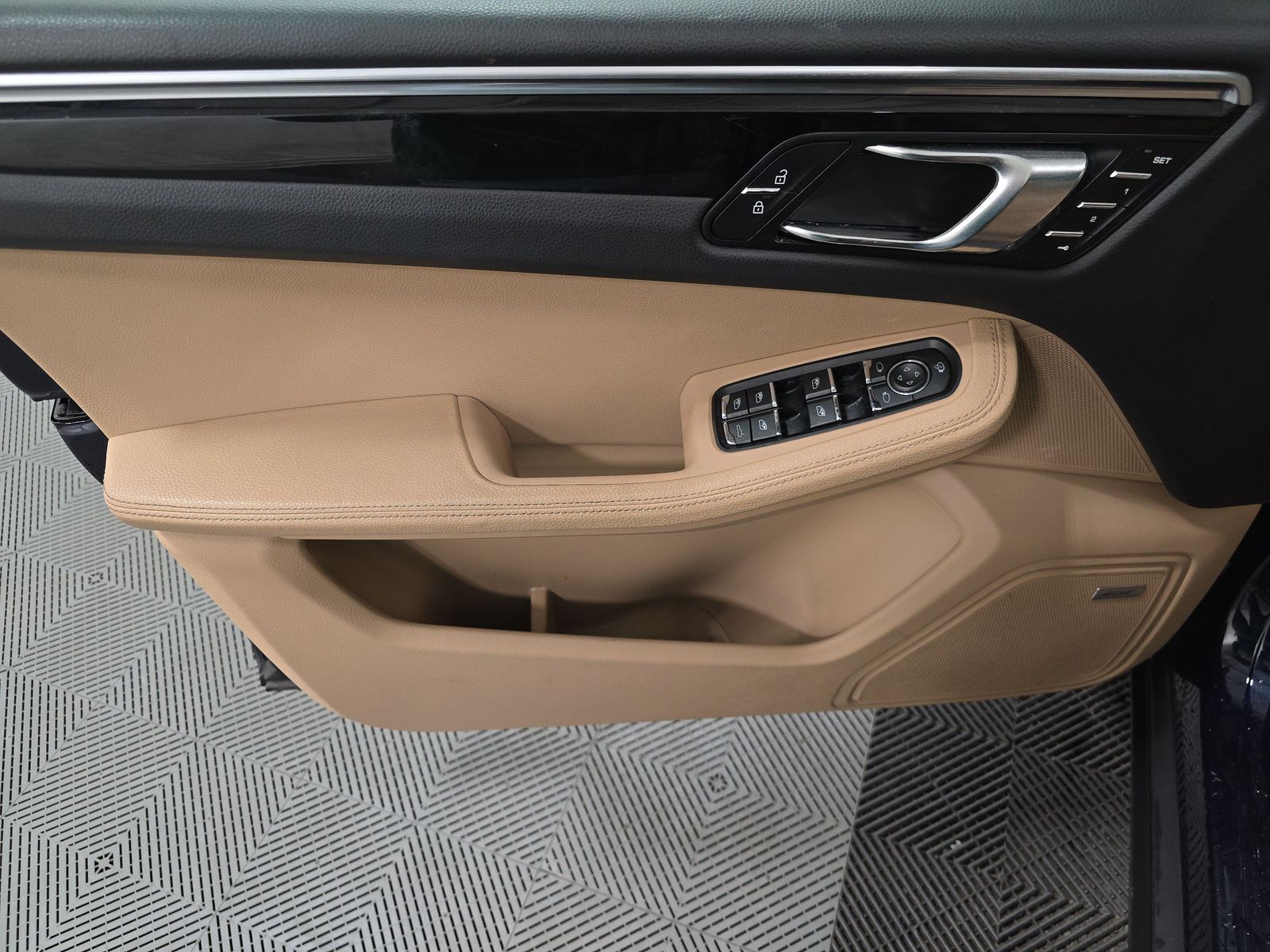 2022 Porsche Macan Base AWD