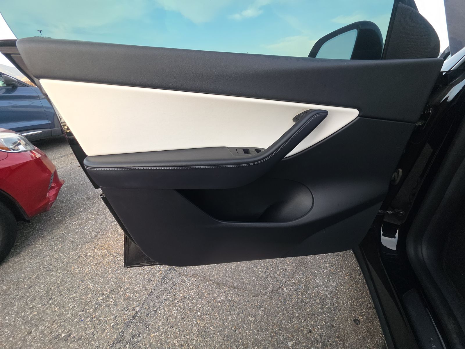 TESLA MODEL Y - 10
