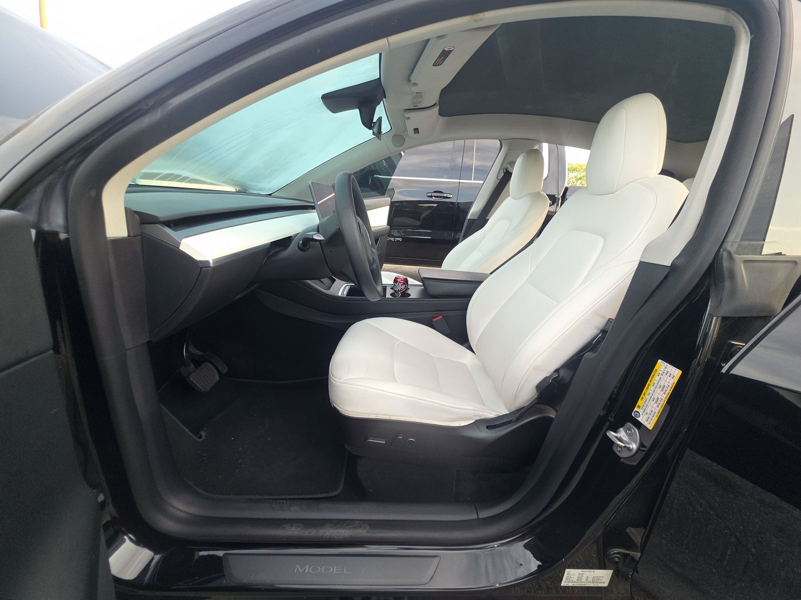 TESLA MODEL Y - 8