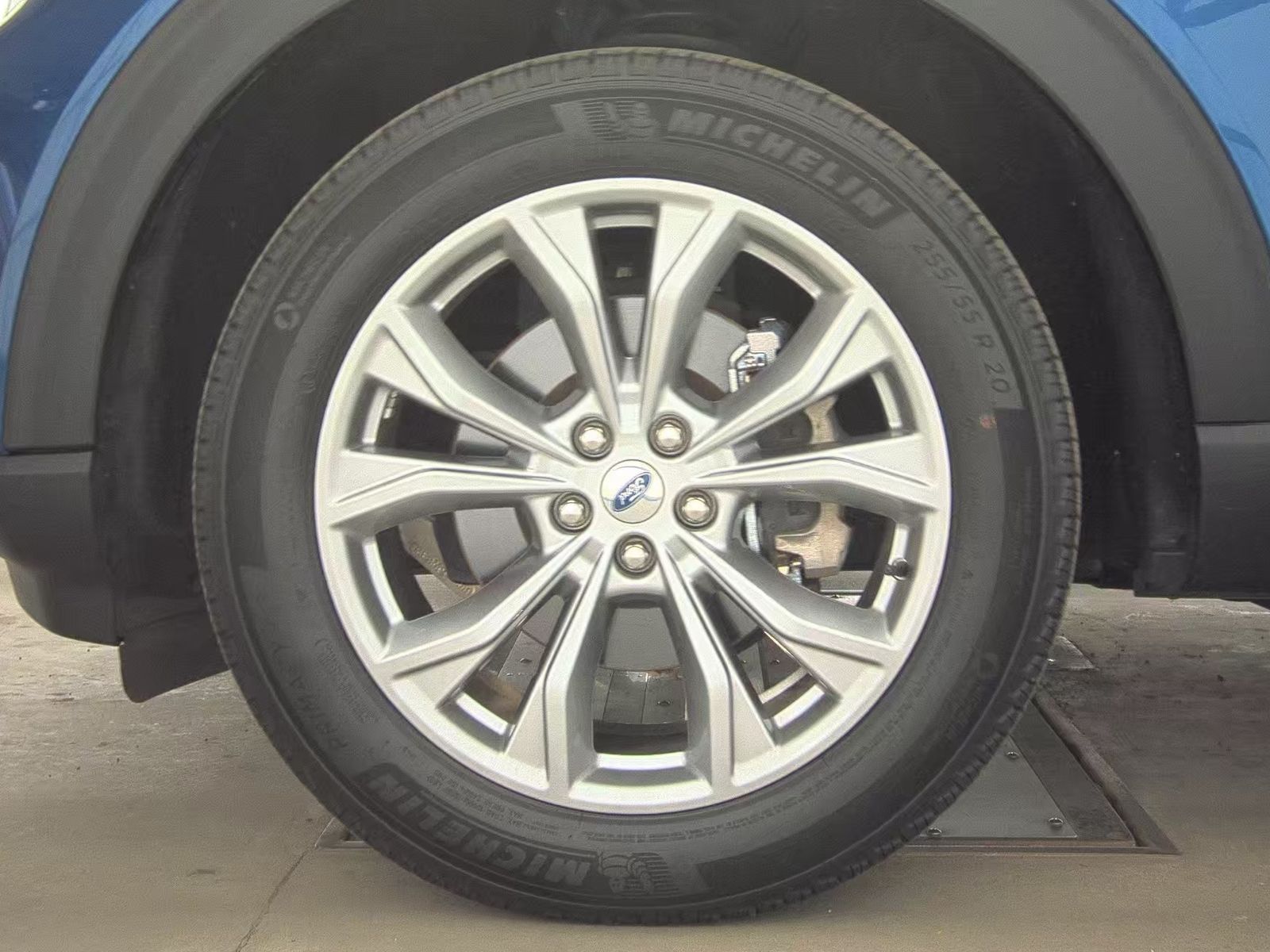 FORD EXPLORER - 10