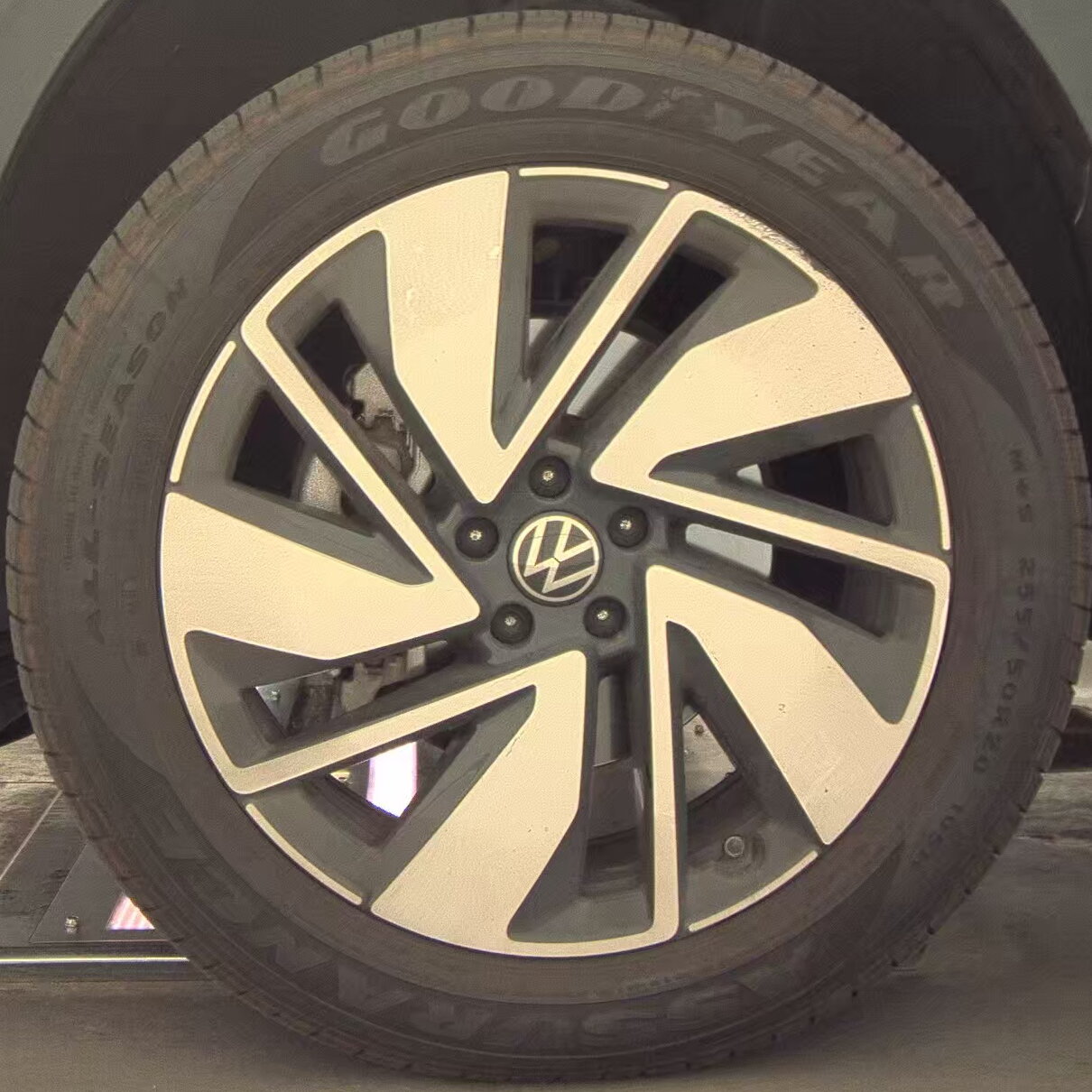 2024 Volkswagen Atlas 2.0T SE AWD