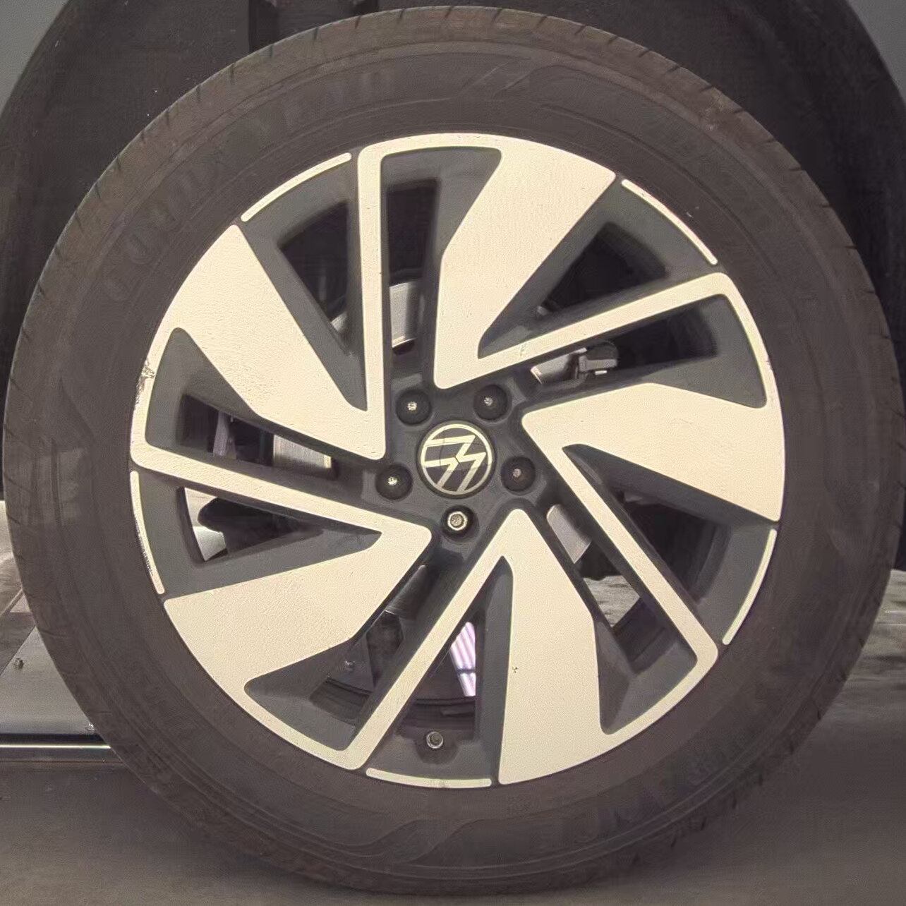 2024 Volkswagen Atlas 2.0T SE AWD