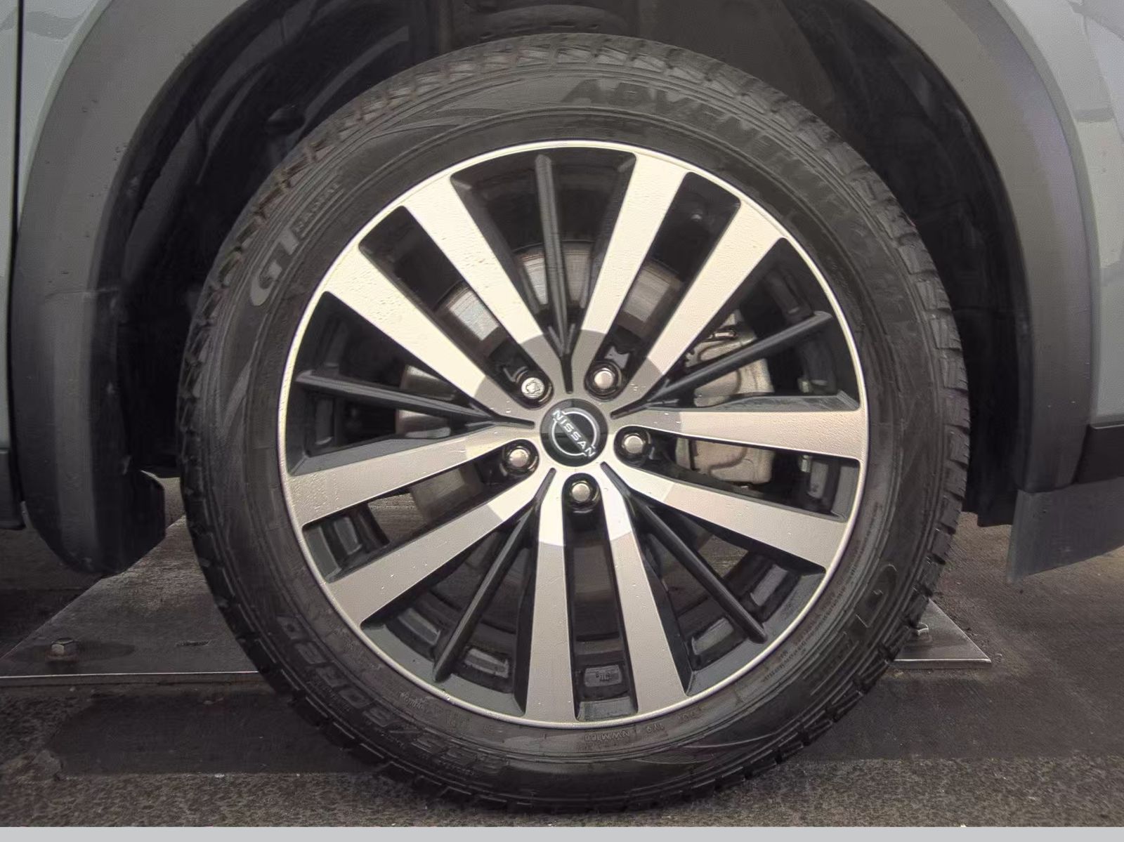 2023 Nissan Pathfinder Platinum AWD