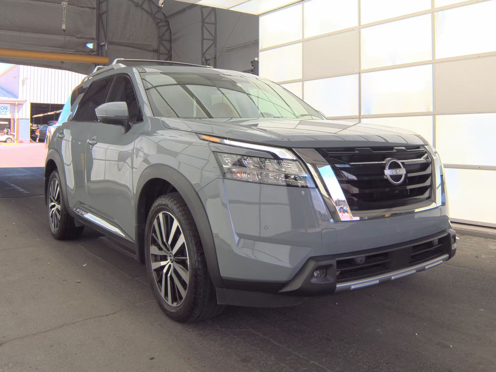 2023 Nissan Pathfinder Platinum AWD