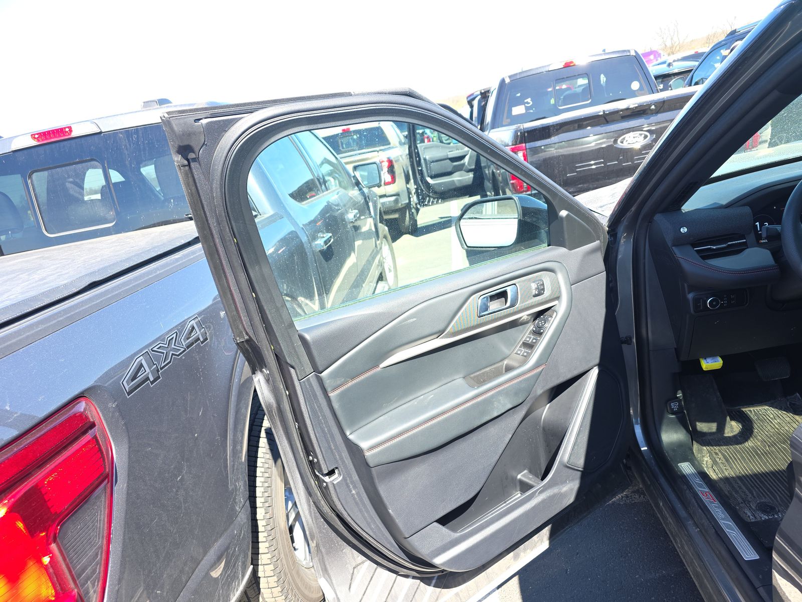 2025 Ford Explorer ST-Line AWD