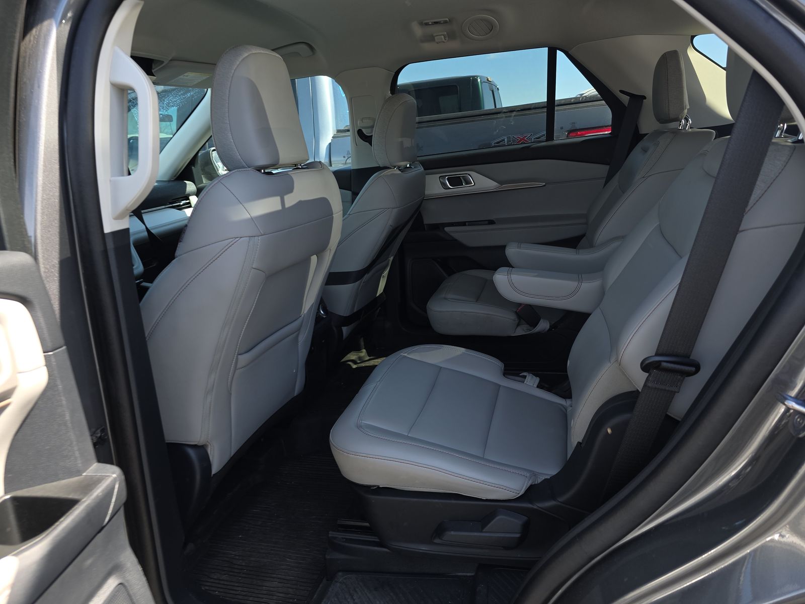 2025 Ford Explorer Active AWD