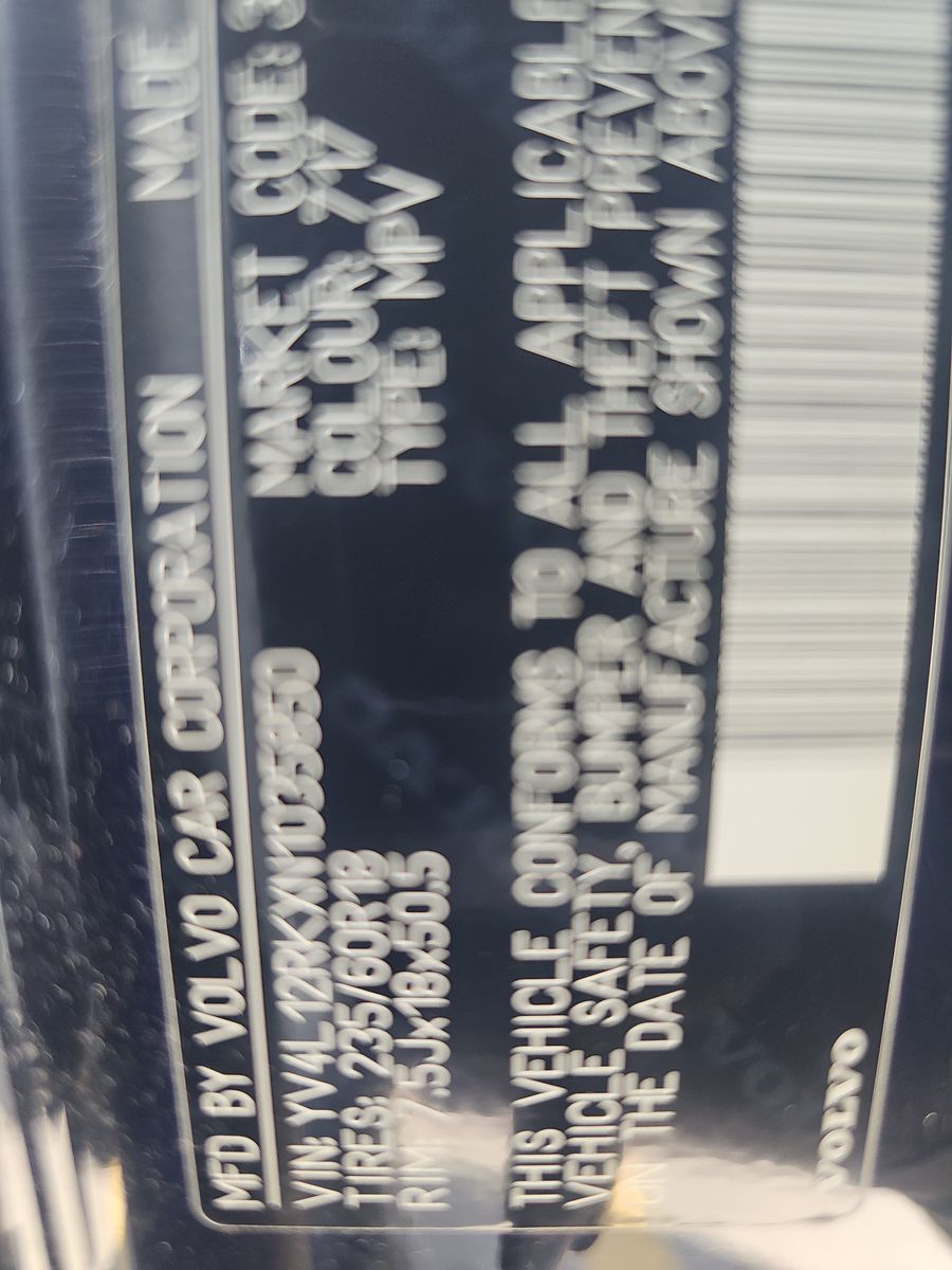 2022 Volvo XC60 B5 Momentum AWD