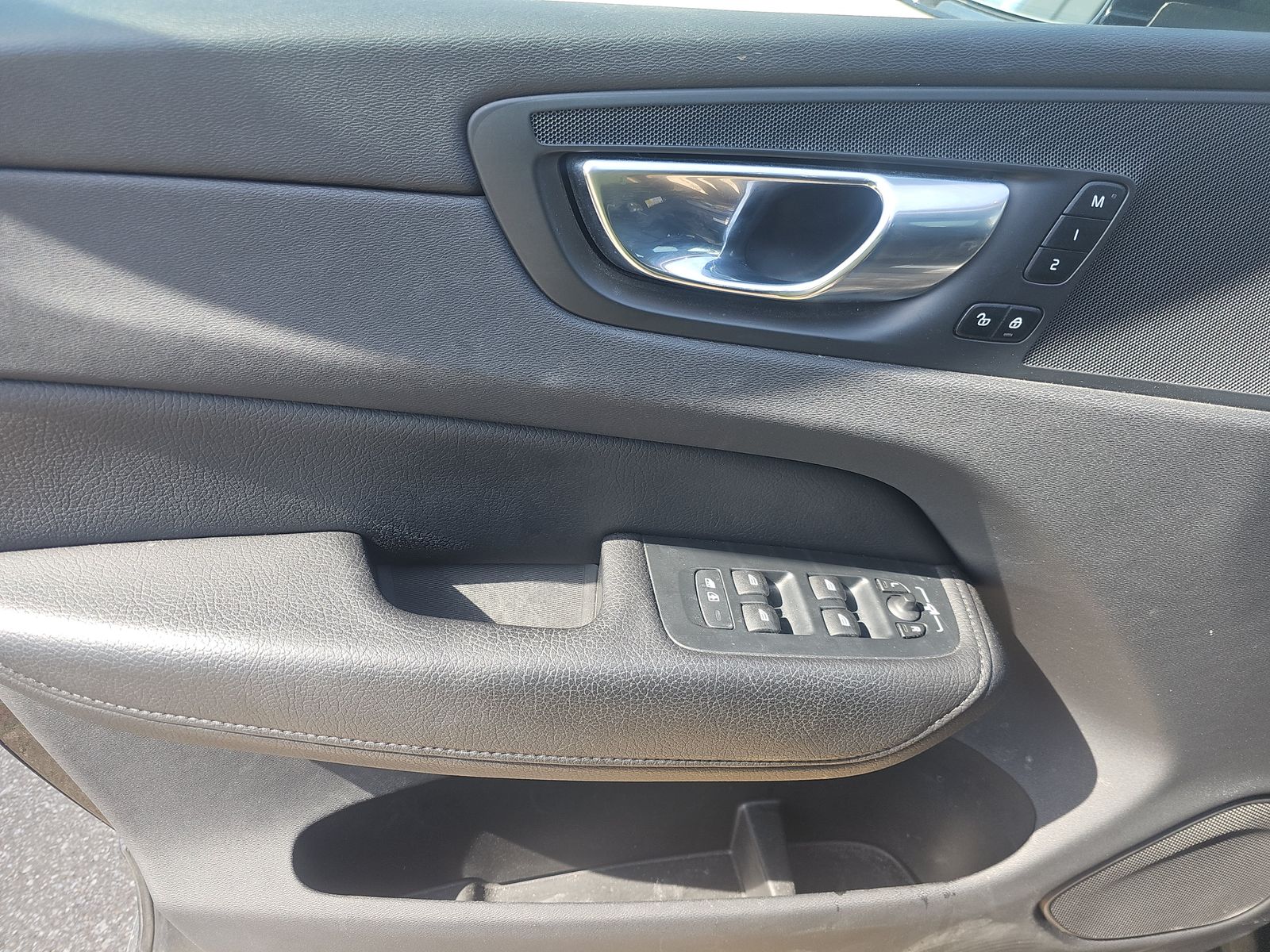 2022 Volvo XC60 B5 Momentum AWD