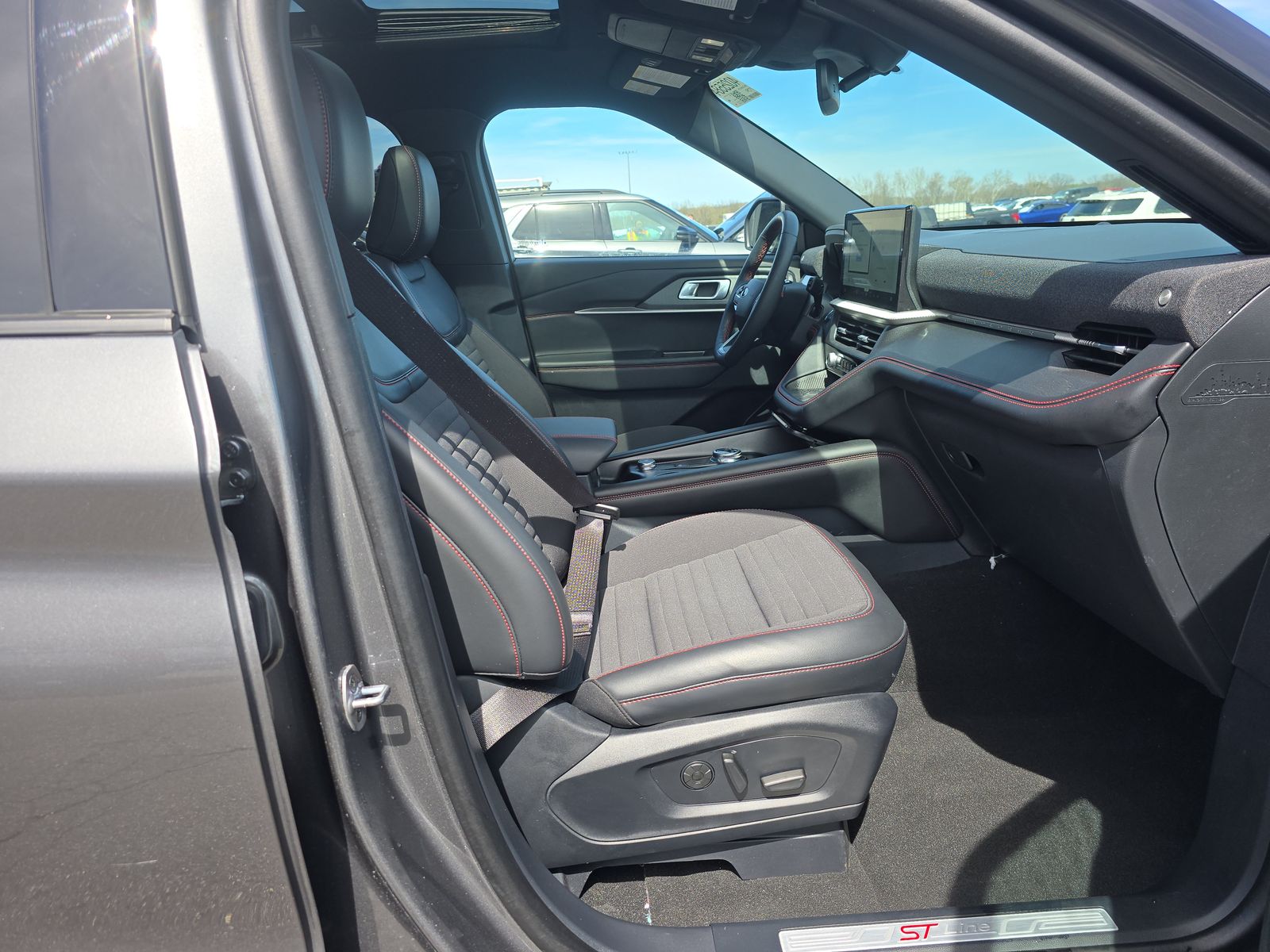 2025 Ford Explorer ST-Line AWD