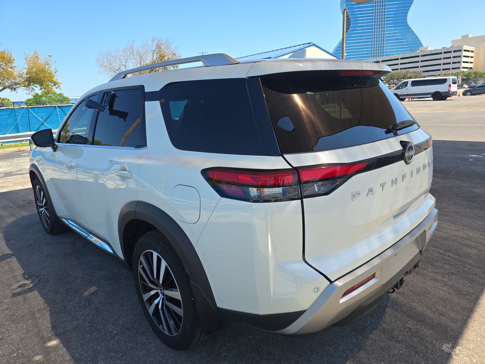 2024 Nissan Pathfinder Platinum AWD