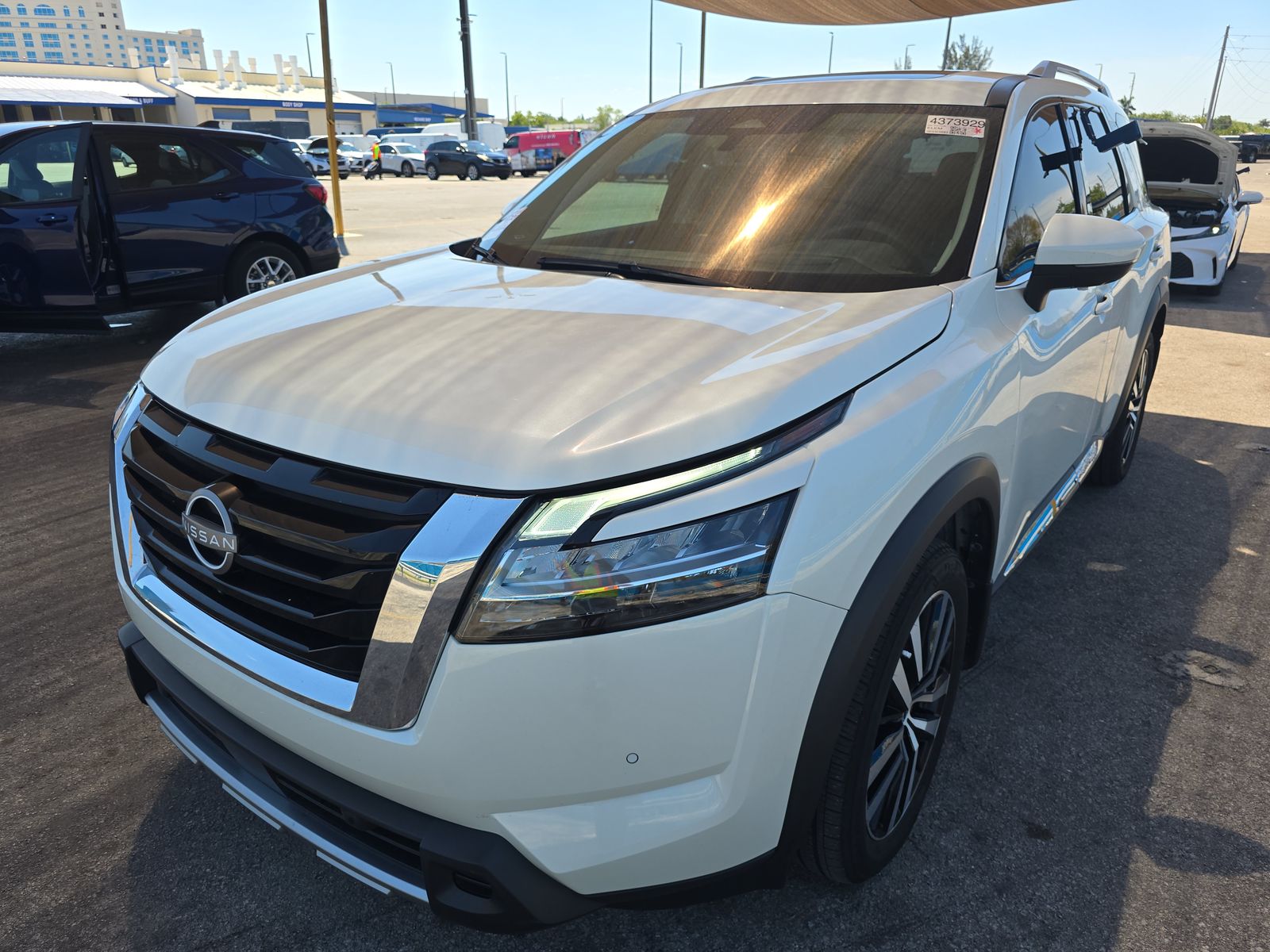 2024 Nissan Pathfinder Platinum AWD