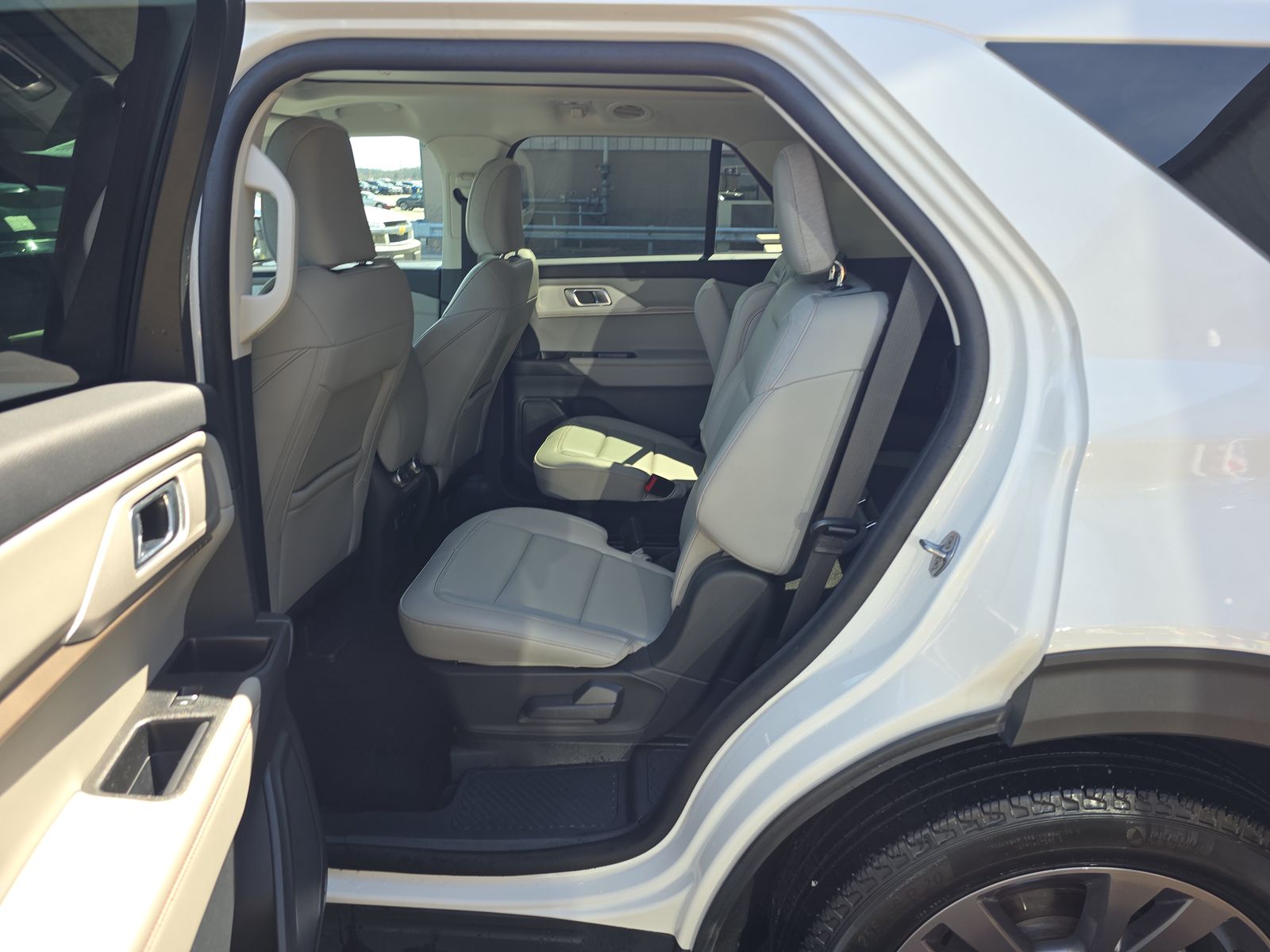 2025 Ford Explorer Active AWD