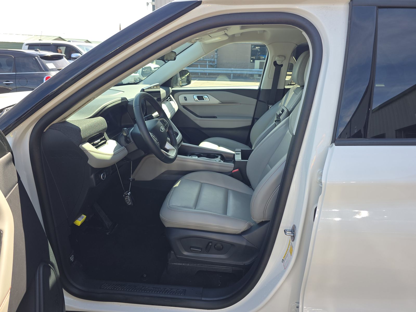 2025 Ford Explorer Active AWD