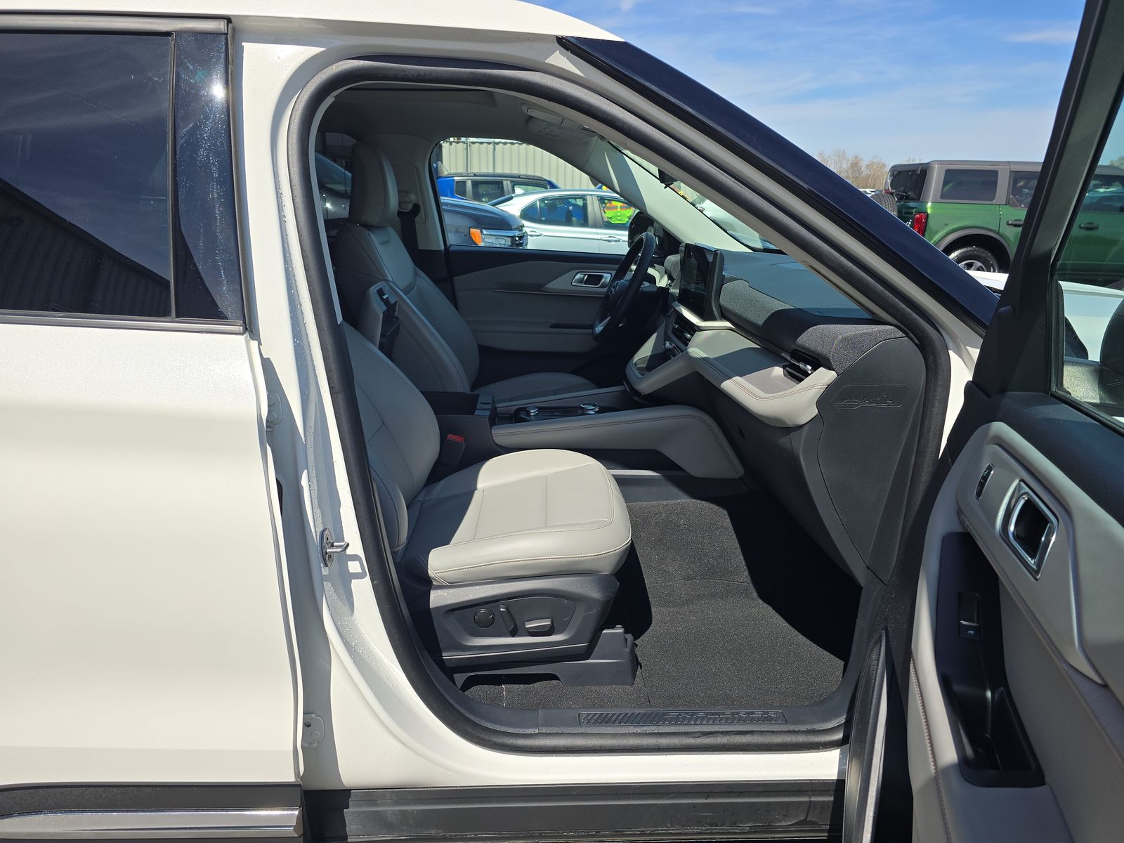 2025 Ford Explorer Active AWD