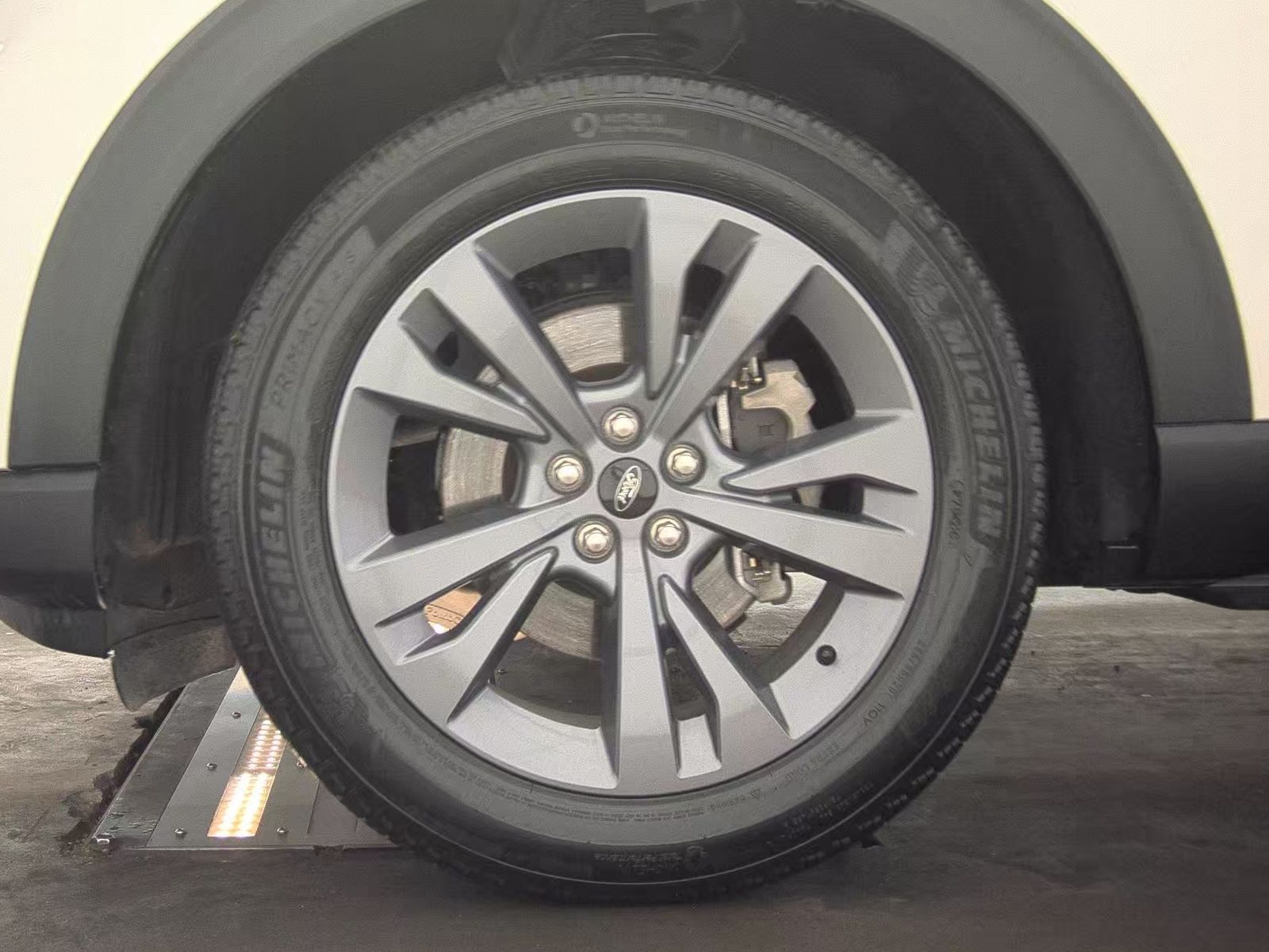 2025 Ford Explorer Active AWD