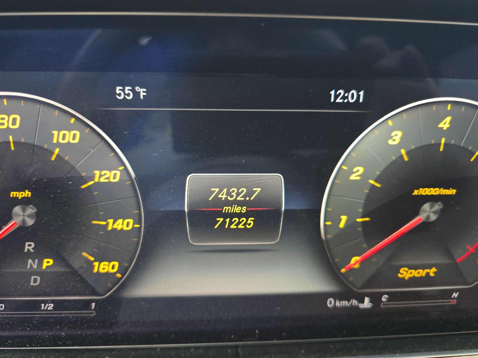 Mercedes-Benz E 400 4MATIC Coupe снимка Mercedes-Benz E 400 4MATIC Coupe