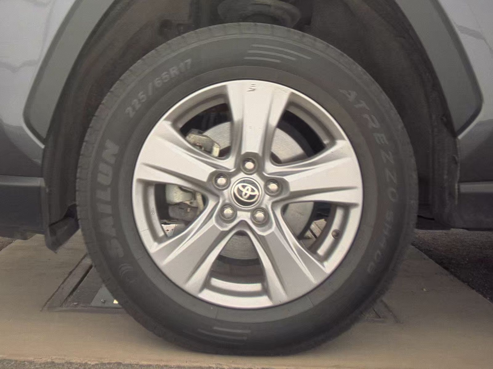 2024 Toyota RAV4 XLE FWD