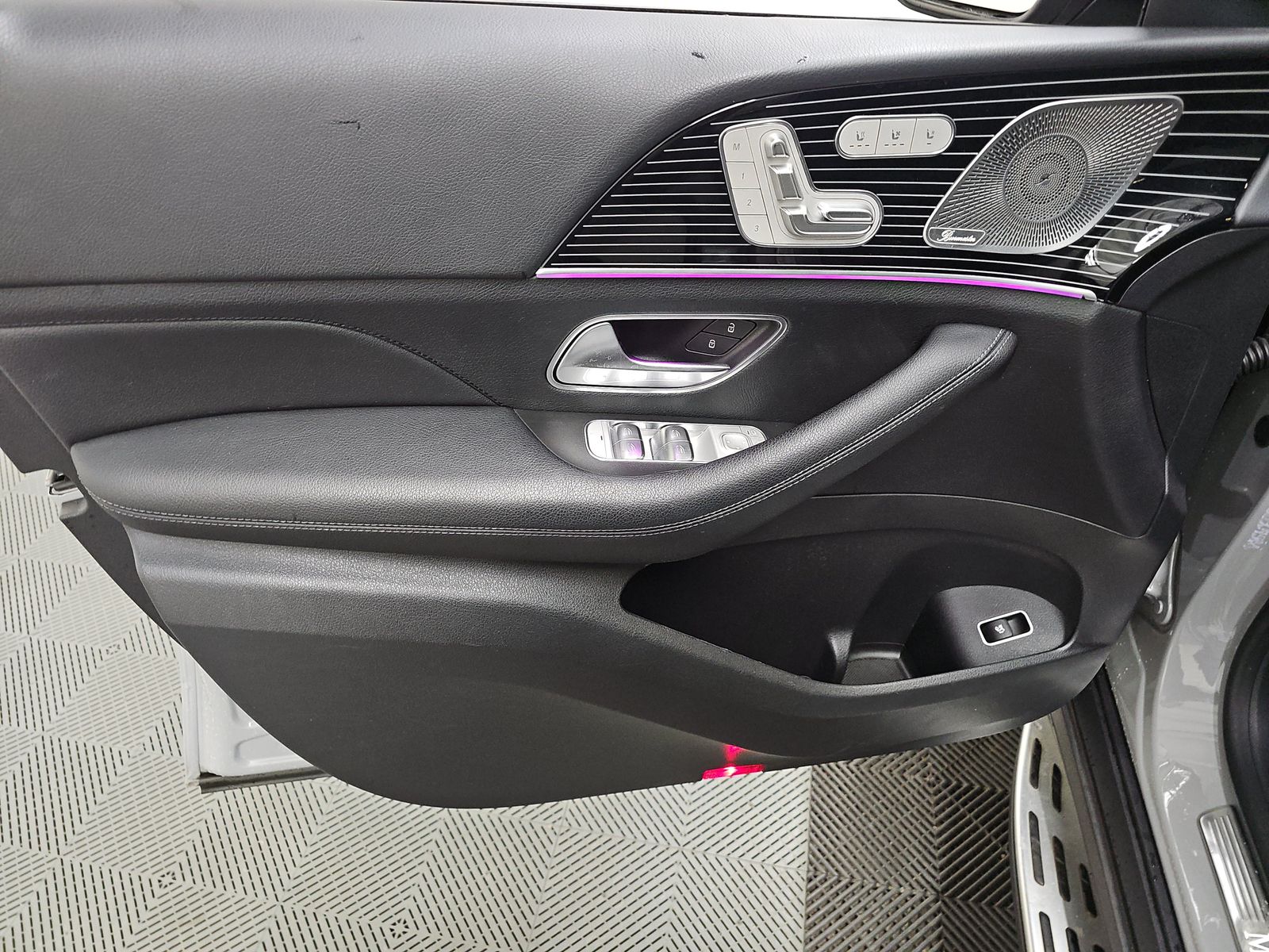 MERCEDES-BENZ GLS - 10