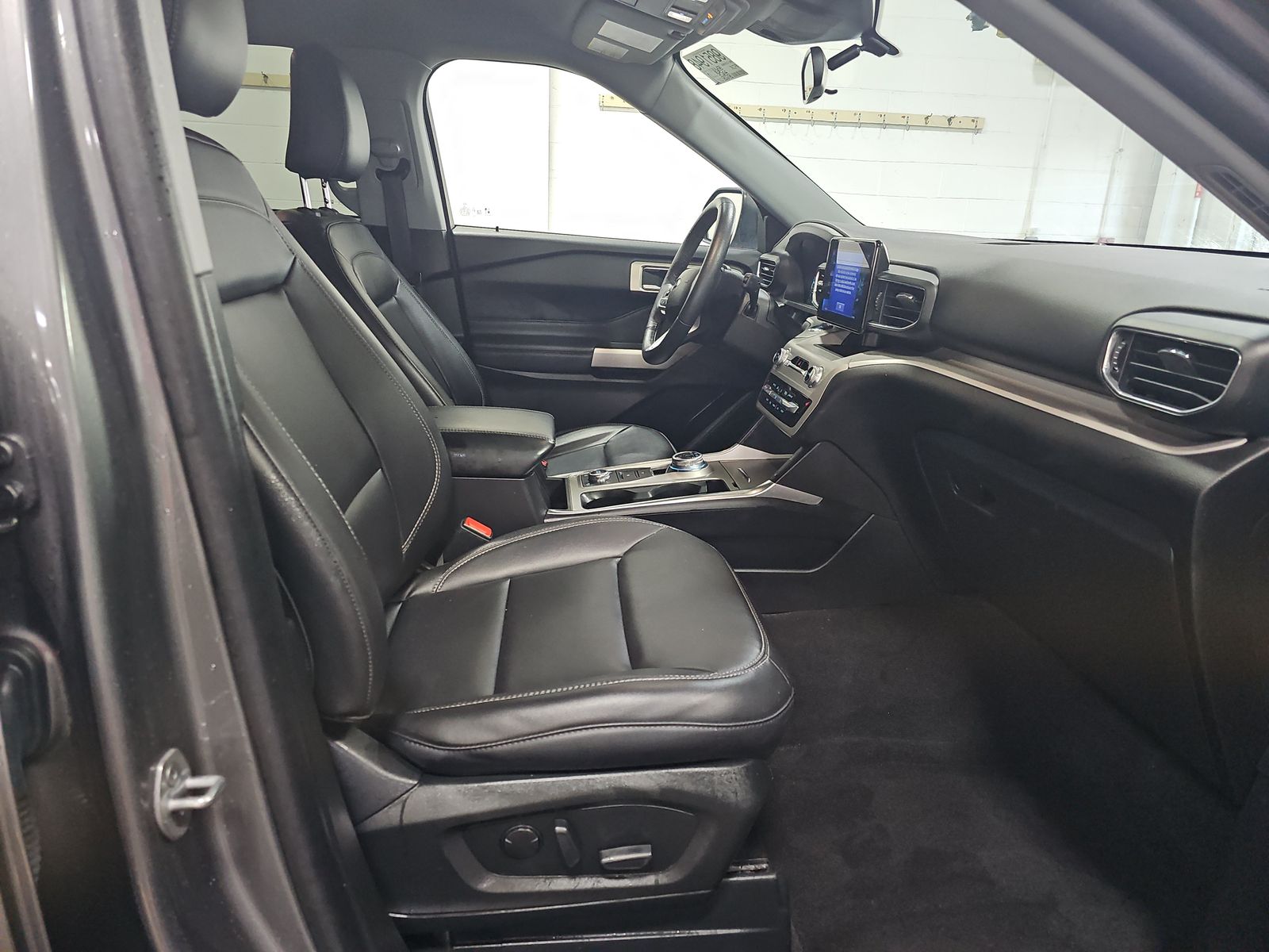 2023 Ford Explorer XLT AWD